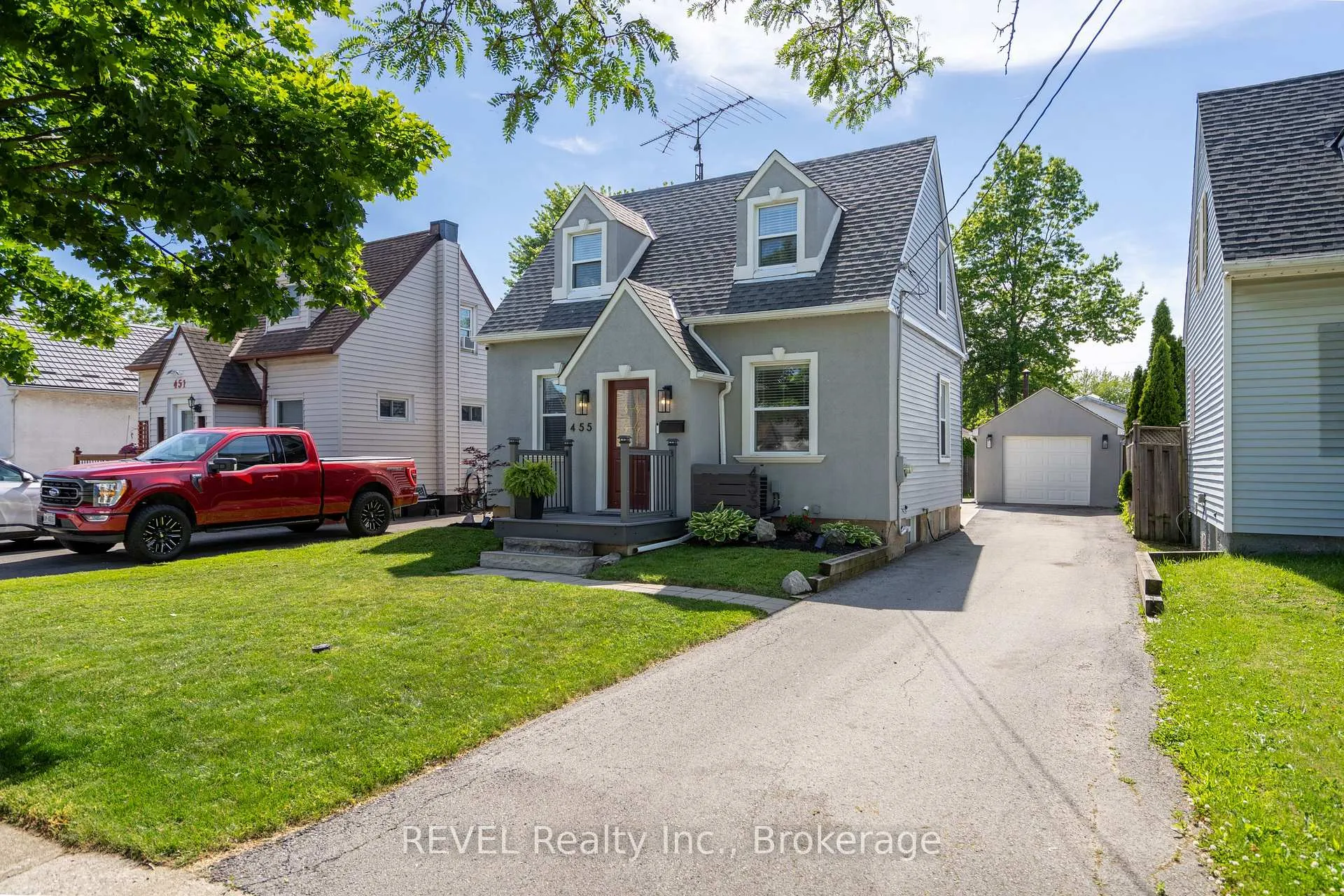 Photo 2 of 455 Wallace Avenue N, Welland, Welland Downtown — HOMEH