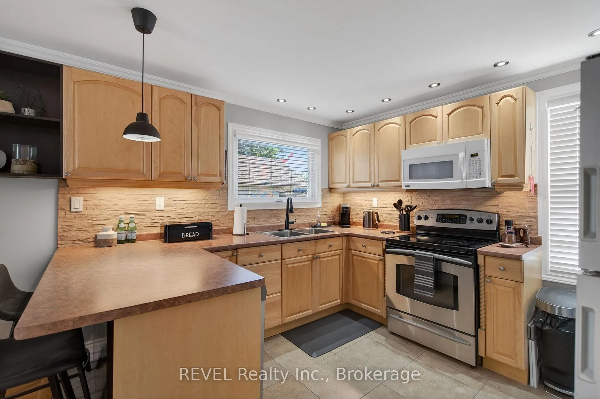 Photo 9 of 455 Wallace Avenue N, Welland, Welland Downtown — HOMEH
