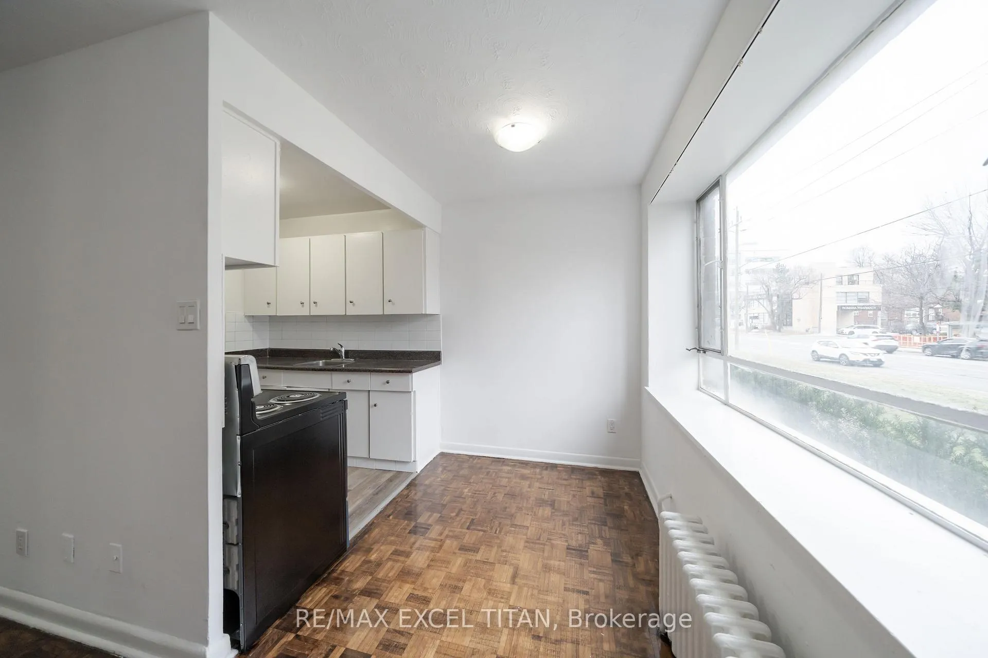 Photo 5 of Unit 510, 2895 Bathurst Street, Toronto, Bedford Park-Nortown — HOMEH