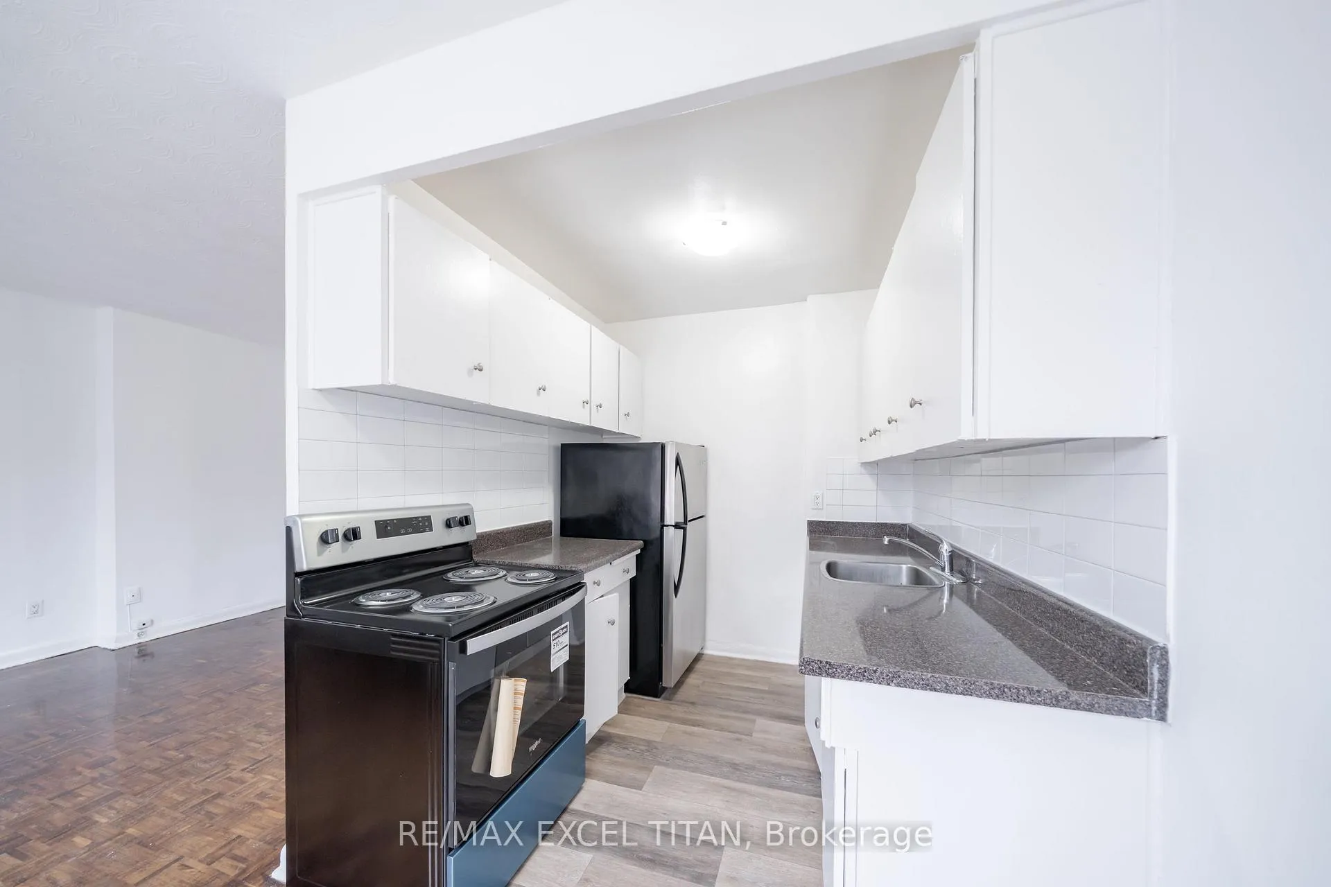 Photo 6 of Unit 510, 2895 Bathurst Street, Toronto, Bedford Park-Nortown — HOMEH