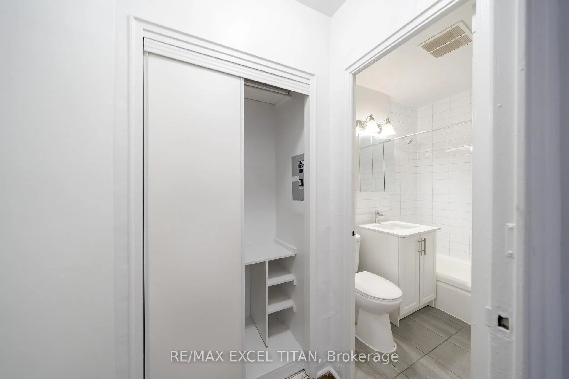 Photo 8 of Unit 510, 2895 Bathurst Street, Toronto, Bedford Park-Nortown — HOMEH