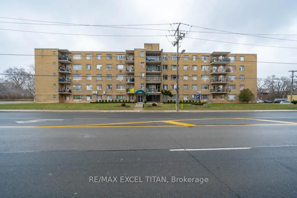 Front of Unit 111, 2895 Bathurst Street