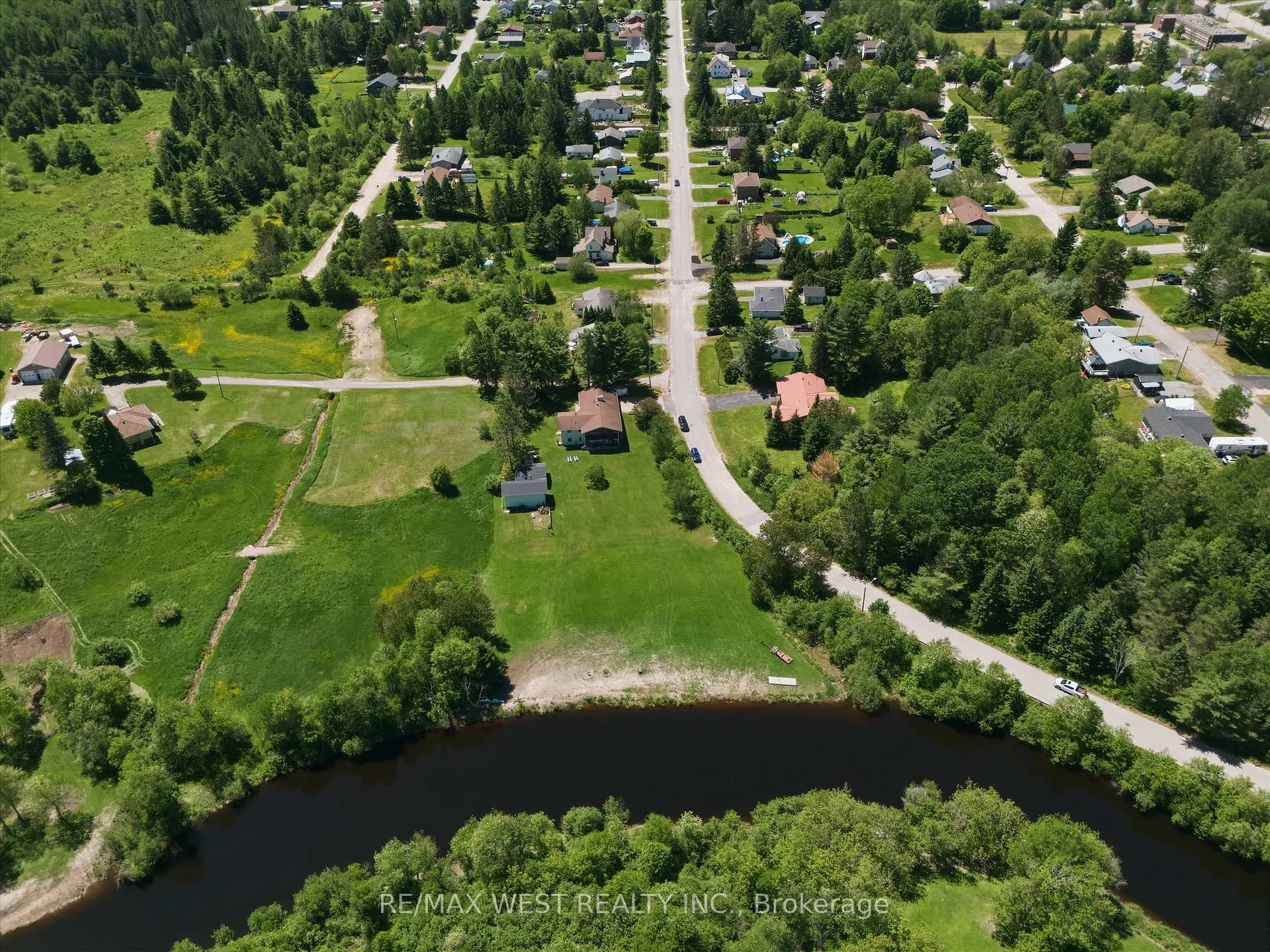 Photo 1 of 236 Queen Street, Burk's Falls — HOMEH