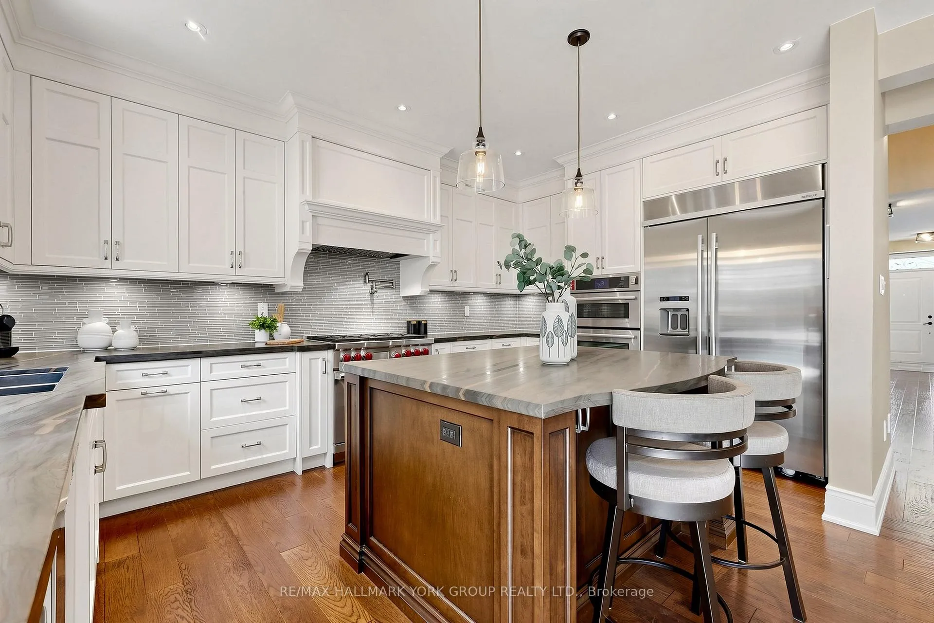Photo 14 of 63 Willis Drive, Aurora, Aurora Highlands — HOMEH