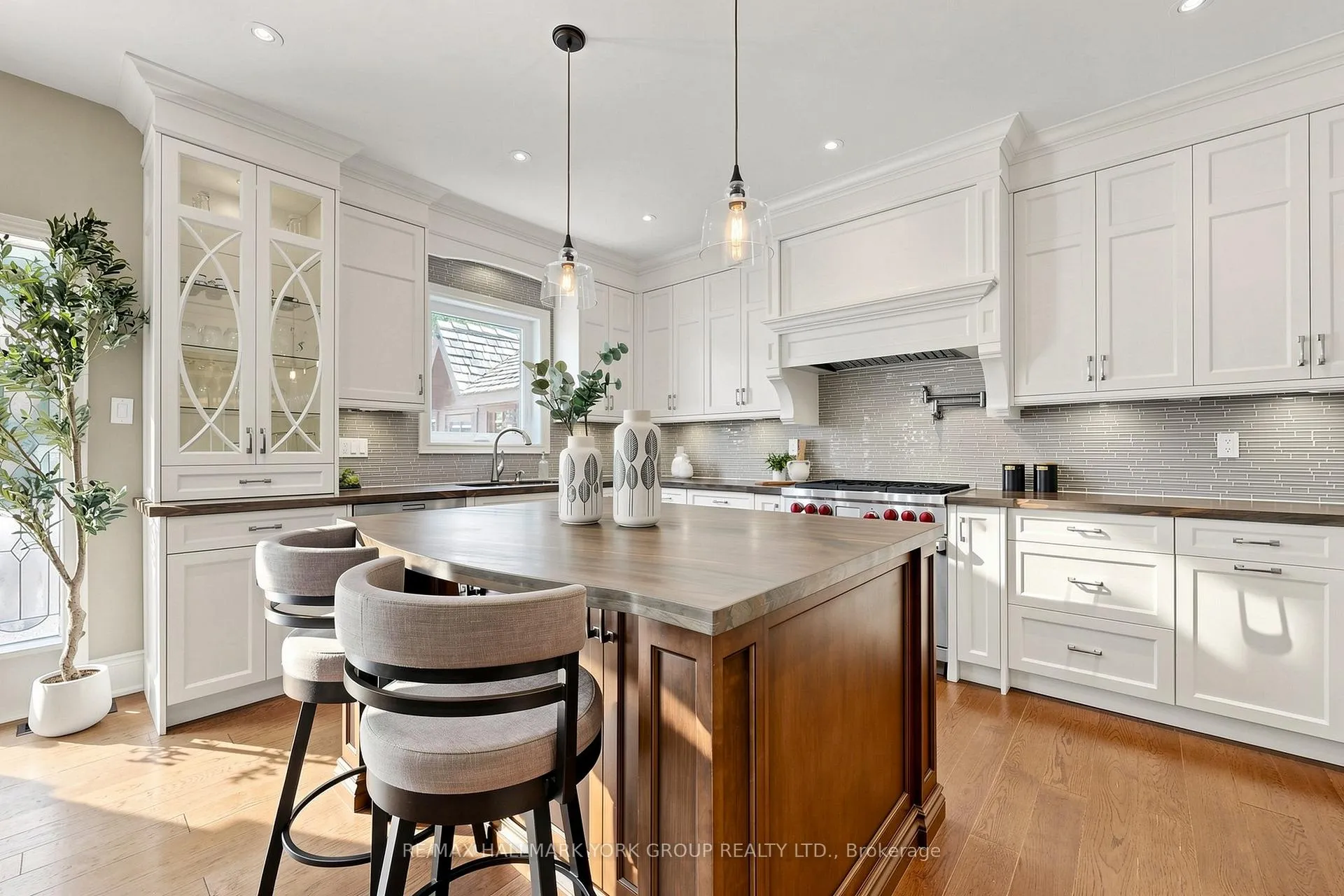 Photo 15 of 63 Willis Drive, Aurora, Aurora Highlands — HOMEH