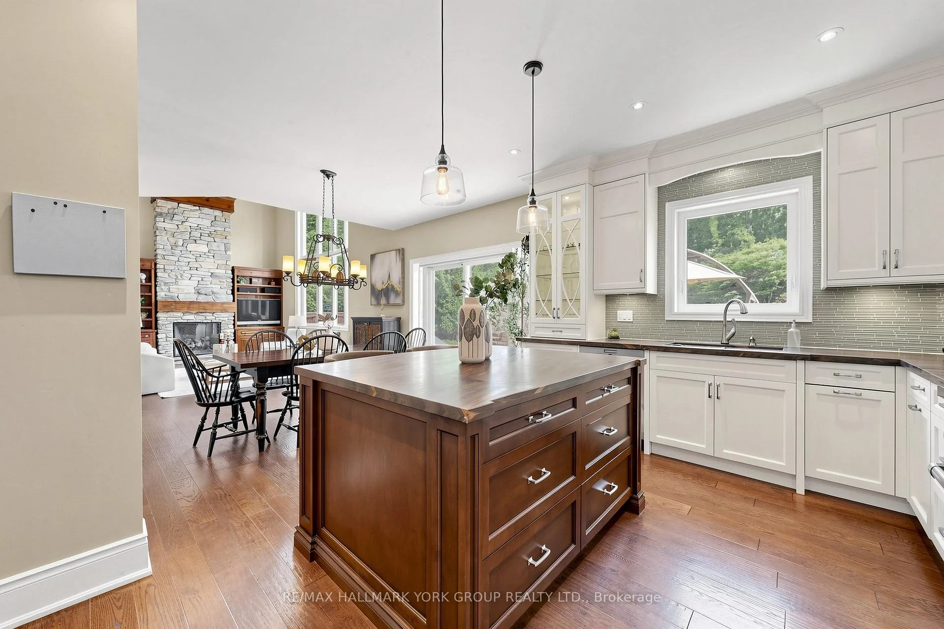 Photo 16 of 63 Willis Drive, Aurora, Aurora Highlands — HOMEH