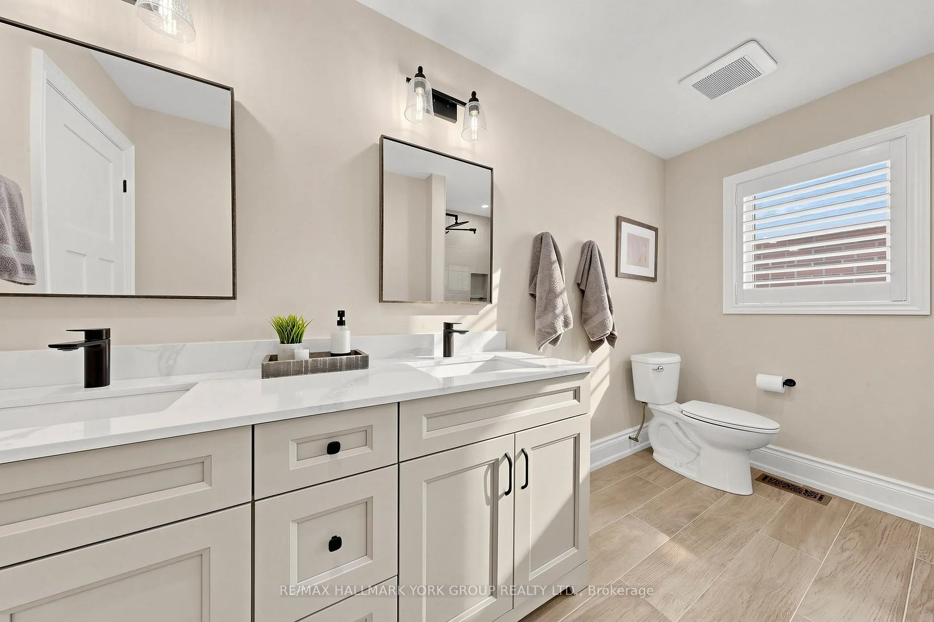 Photo 31 of 63 Willis Drive, Aurora, Aurora Highlands — HOMEH