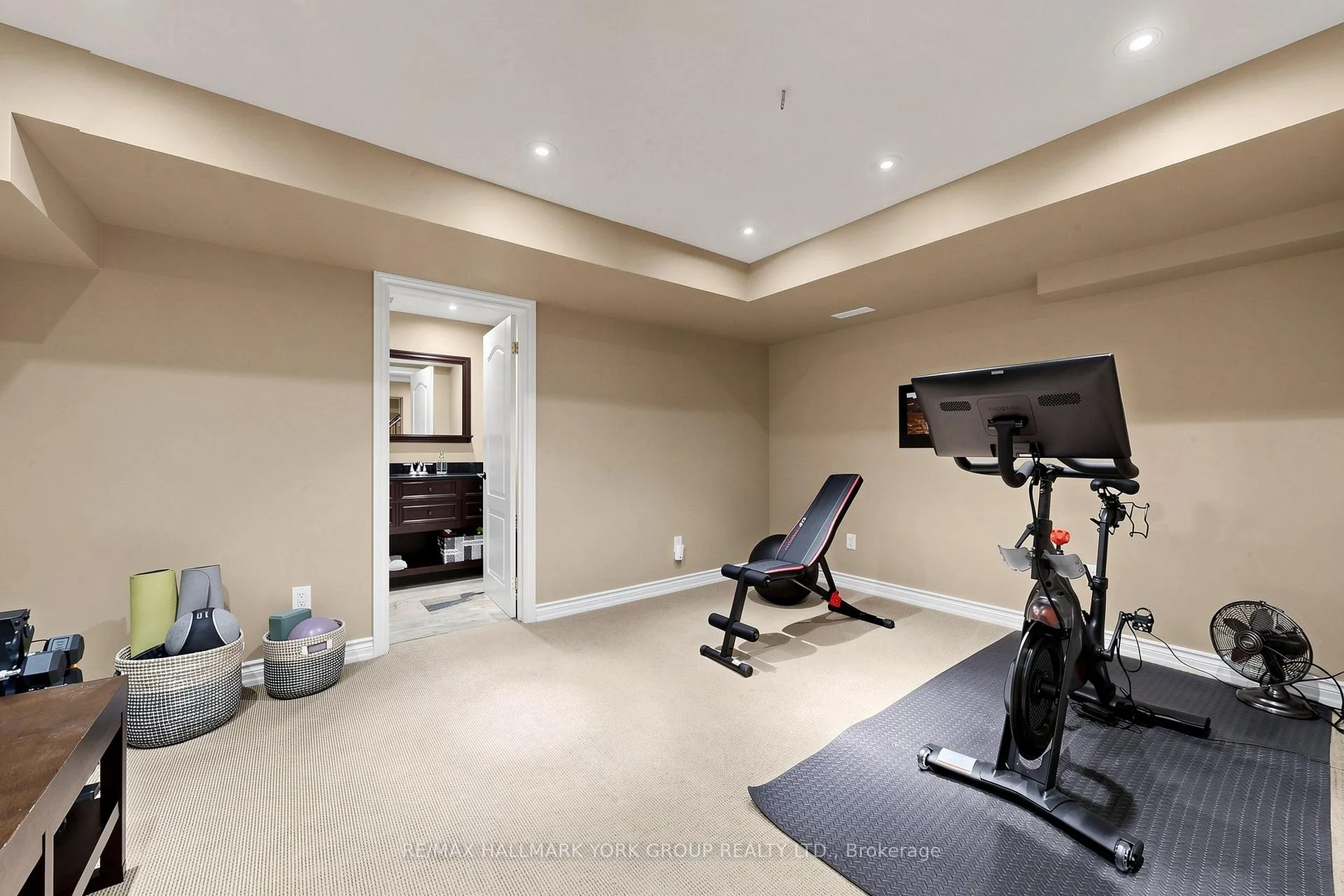 Photo 38 of 63 Willis Drive, Aurora, Aurora Highlands — HOMEH