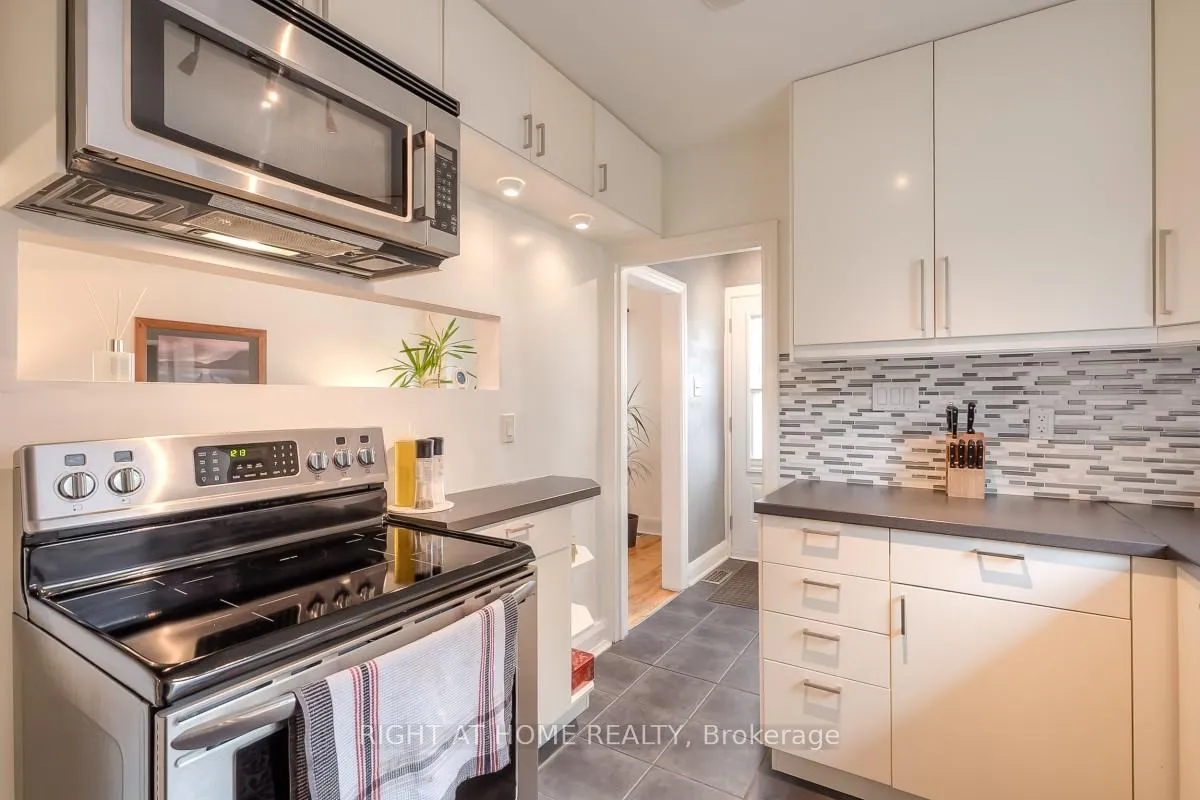 Photo 11 of 64 Royal York Road, Etobicoke, Mimico — HOMEH
