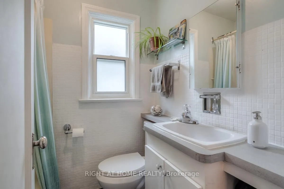 Photo 16 of 64 Royal York Road, Etobicoke, Mimico — HOMEH
