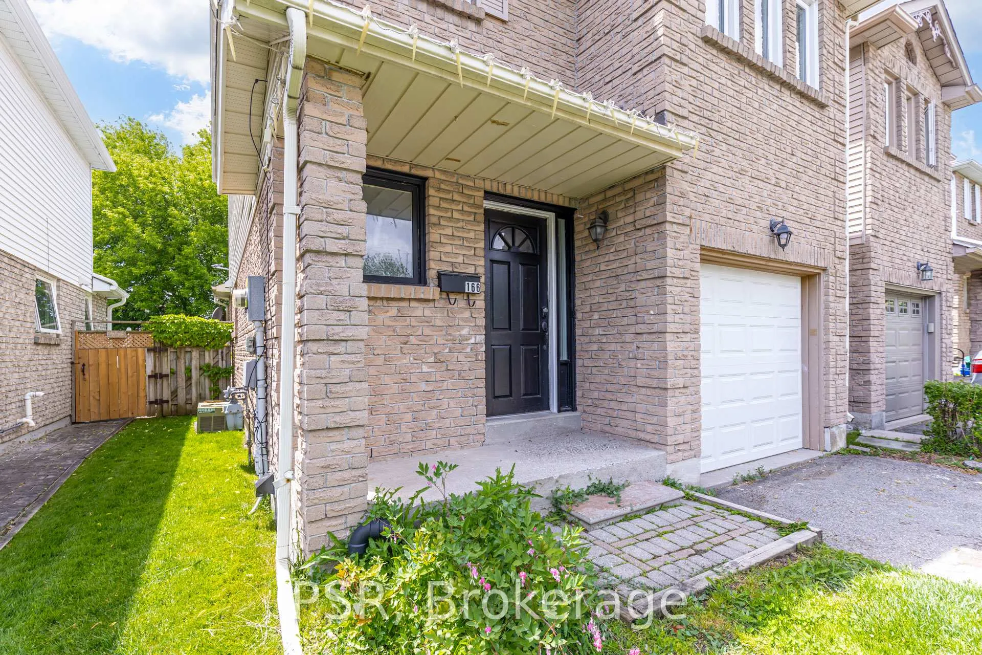 Photo 2 of 166 Adele Crescent, Oshawa, McLaughlin — HOMEH