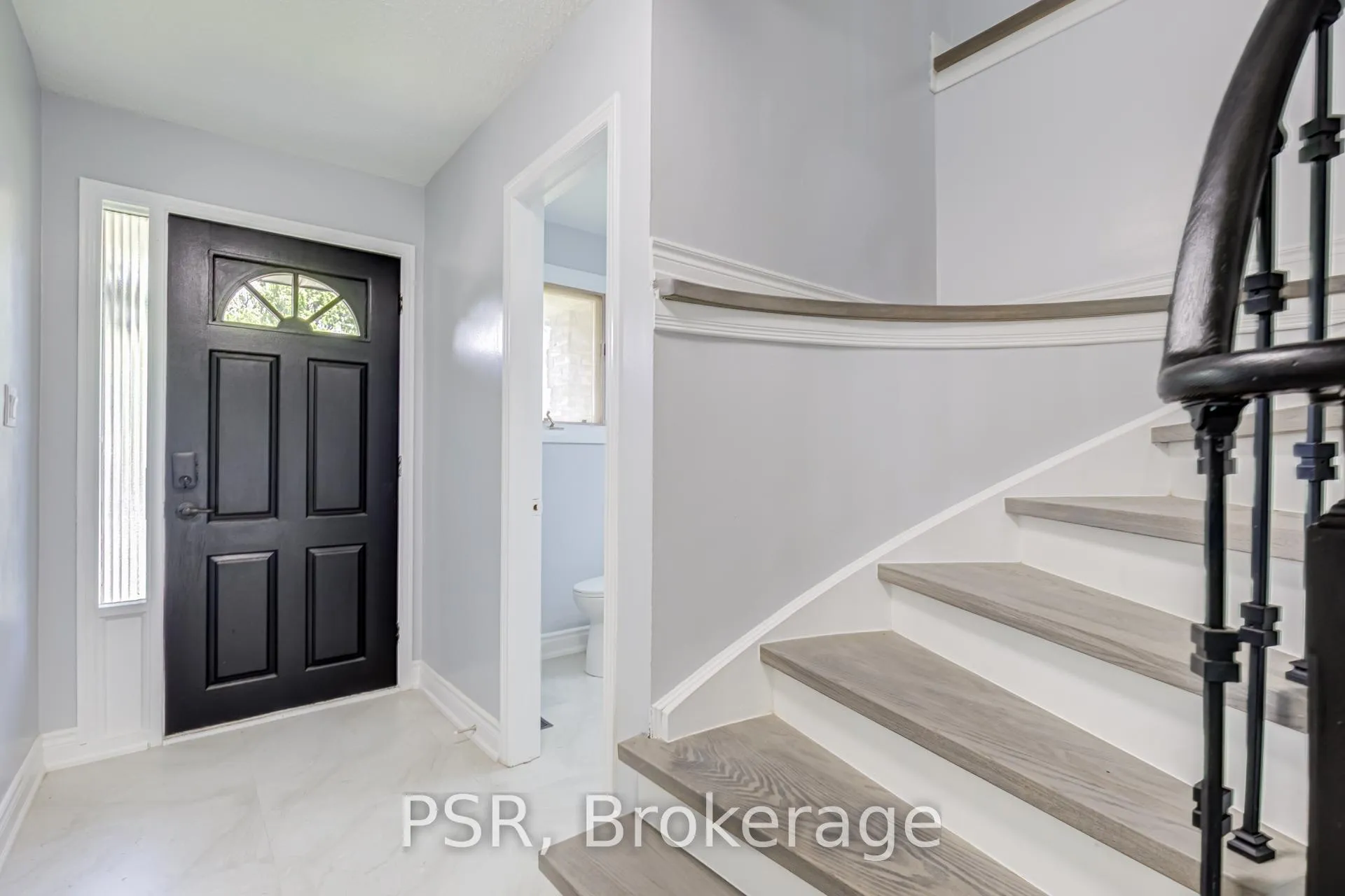 Photo 3 of 166 Adele Crescent, Oshawa, McLaughlin — HOMEH