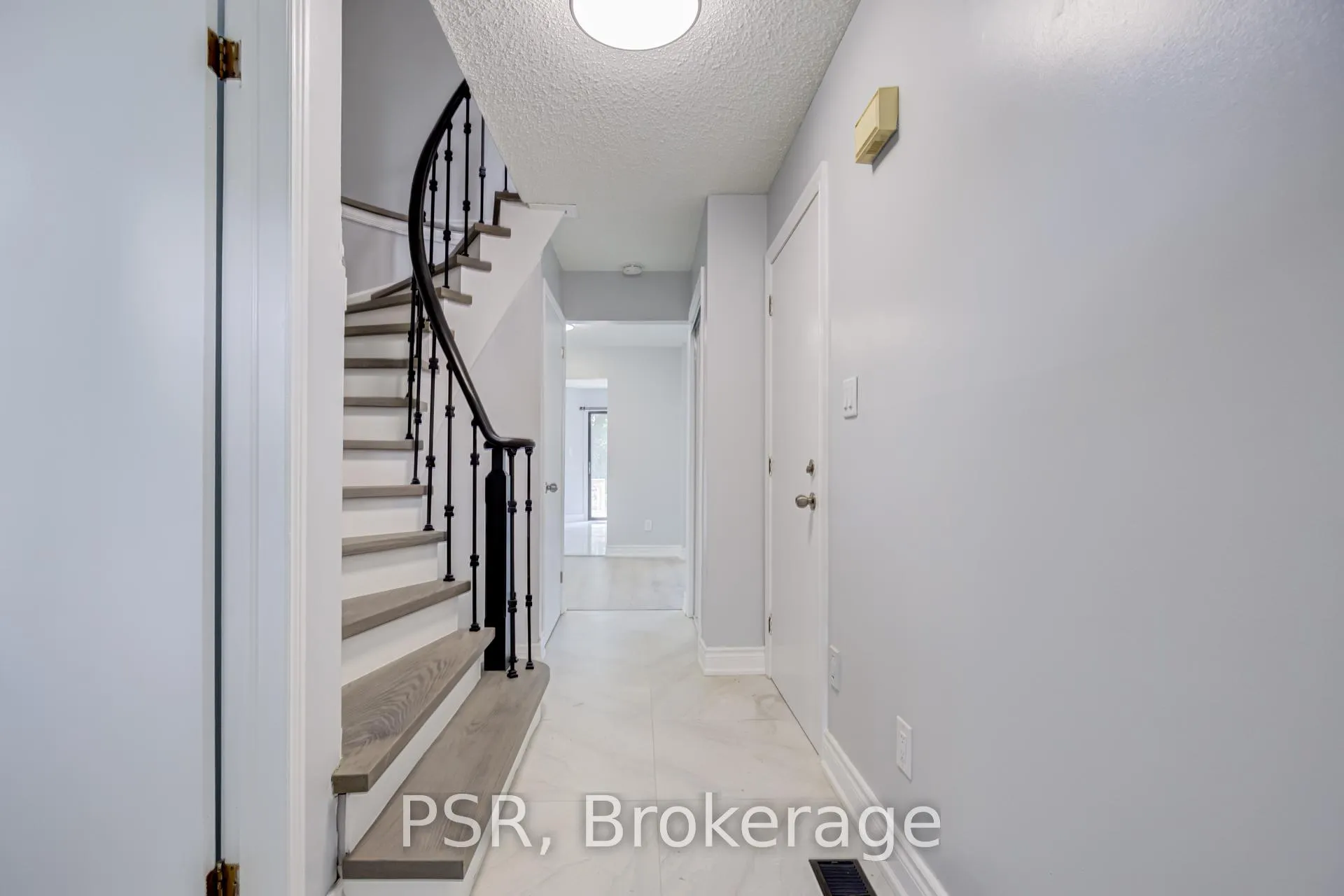Photo 4 of 166 Adele Crescent, Oshawa, McLaughlin — HOMEH