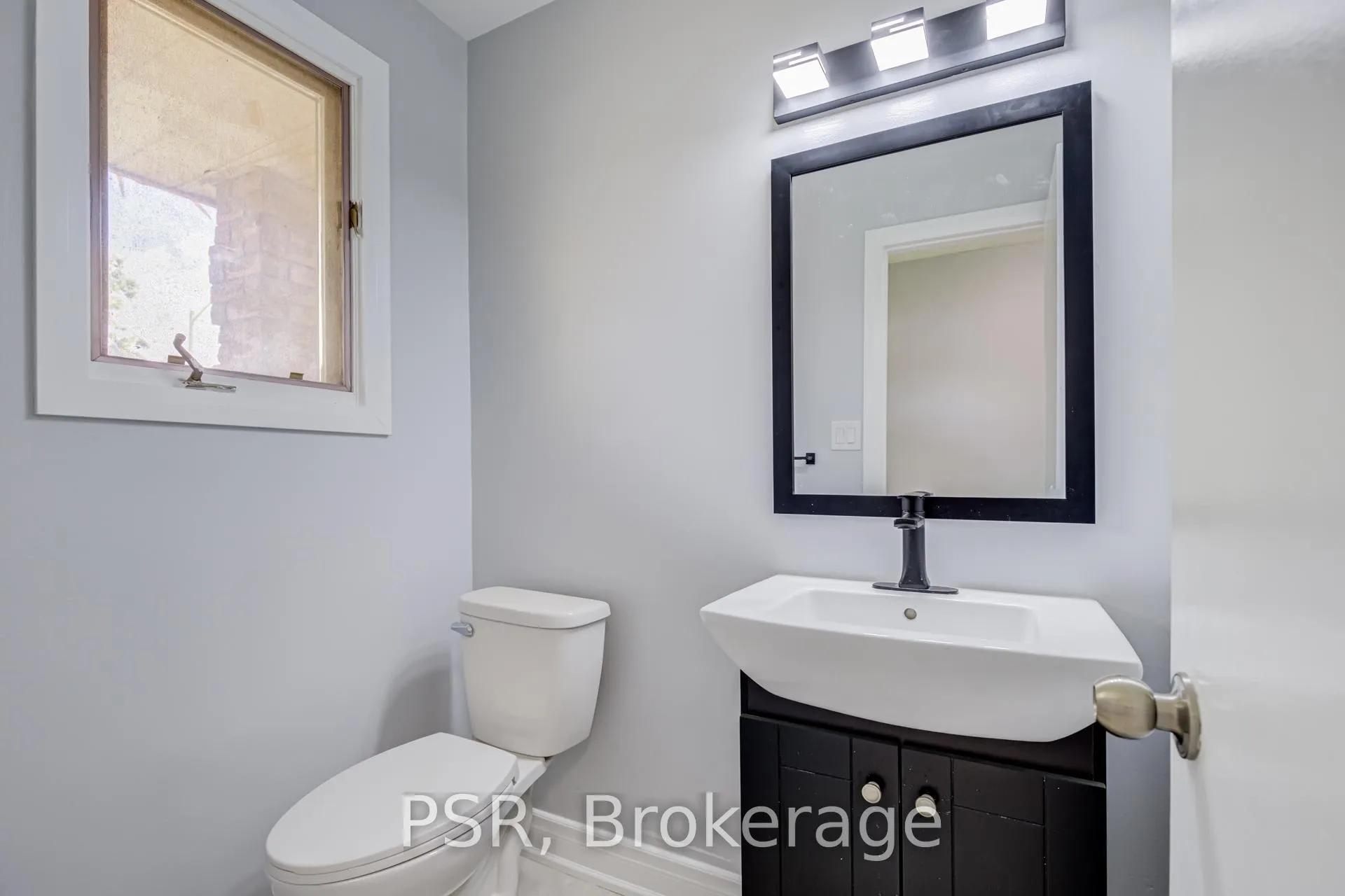 Photo 5 of 166 Adele Crescent, Oshawa, McLaughlin — HOMEH