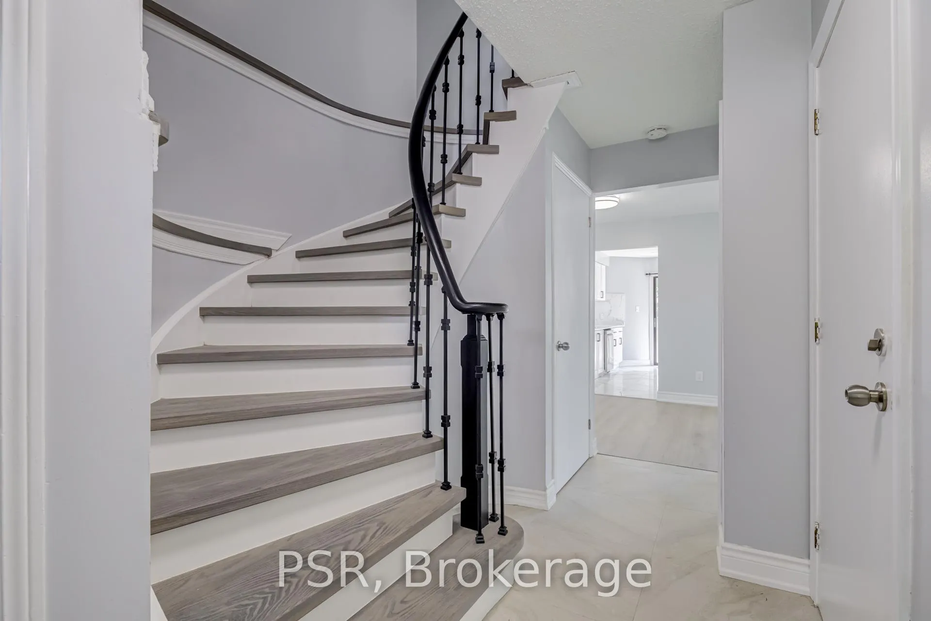 Photo 6 of 166 Adele Crescent, Oshawa, McLaughlin — HOMEH
