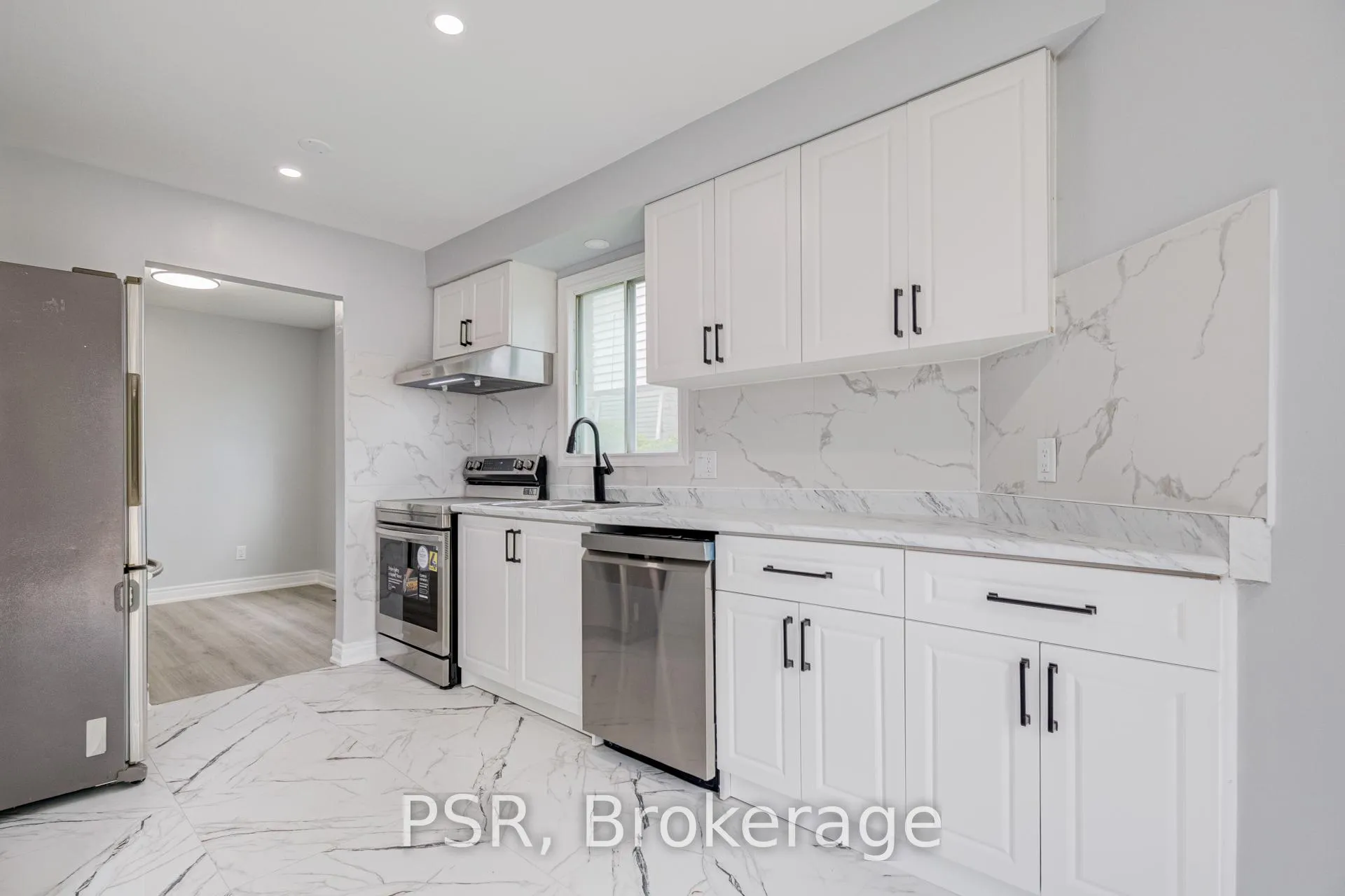 Photo 16 of 166 Adele Crescent, Oshawa, McLaughlin — HOMEH