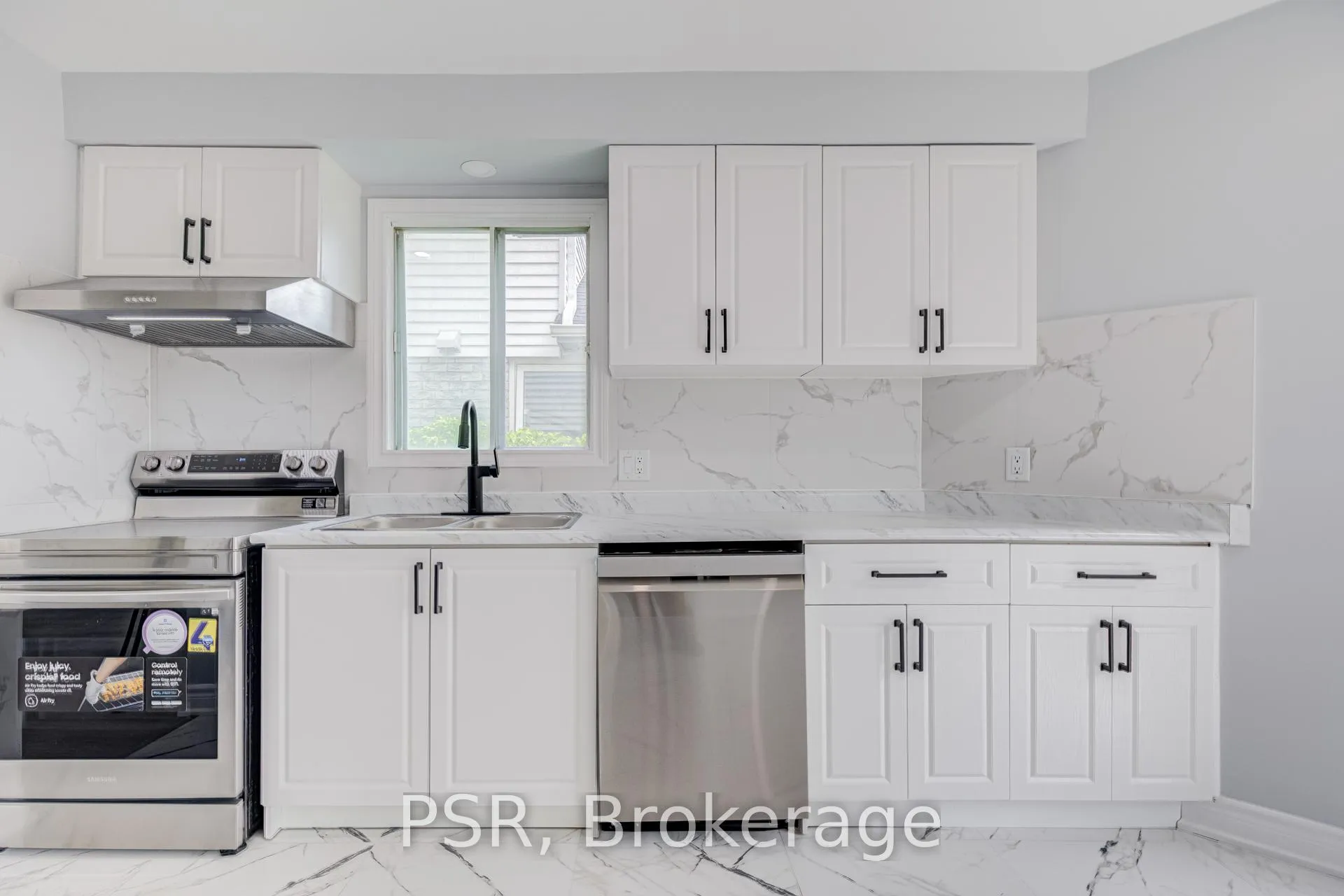 Photo 18 of 166 Adele Crescent, Oshawa, McLaughlin — HOMEH