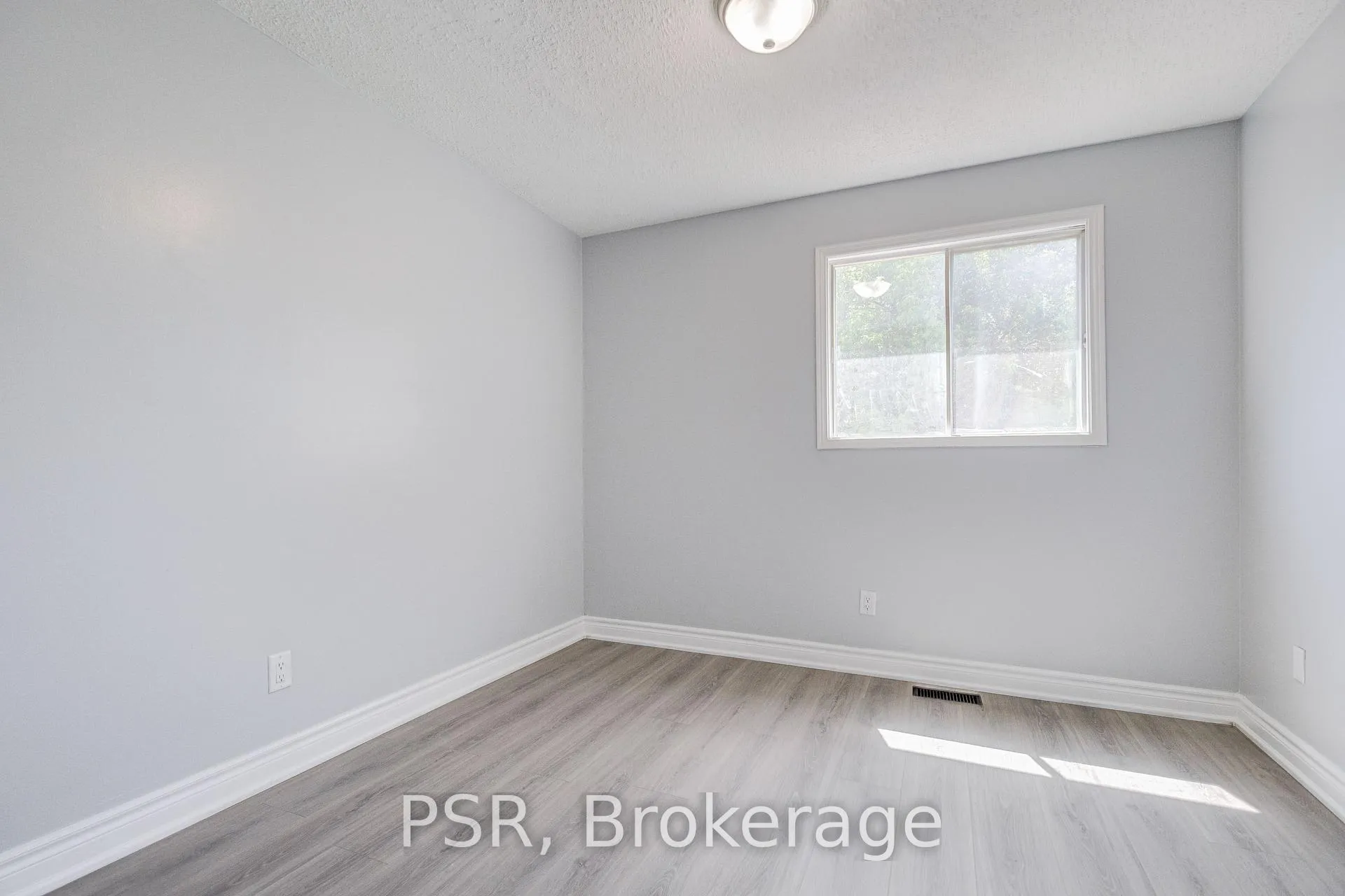 Photo 35 of 166 Adele Crescent, Oshawa, McLaughlin — HOMEH