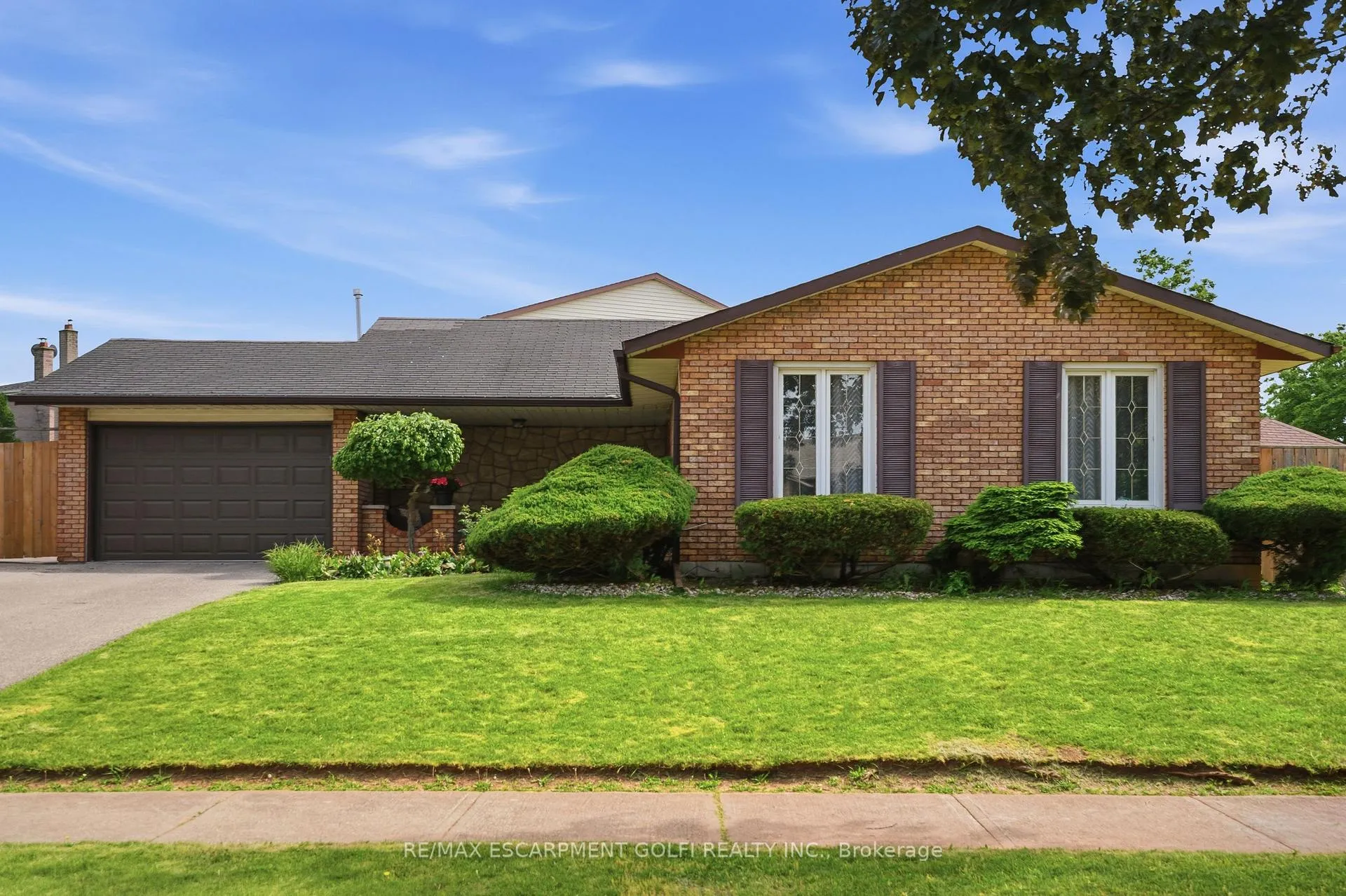 Photo 1 of 2 Loring Crescent, Hamilton, Stoney Creek — HOMEH