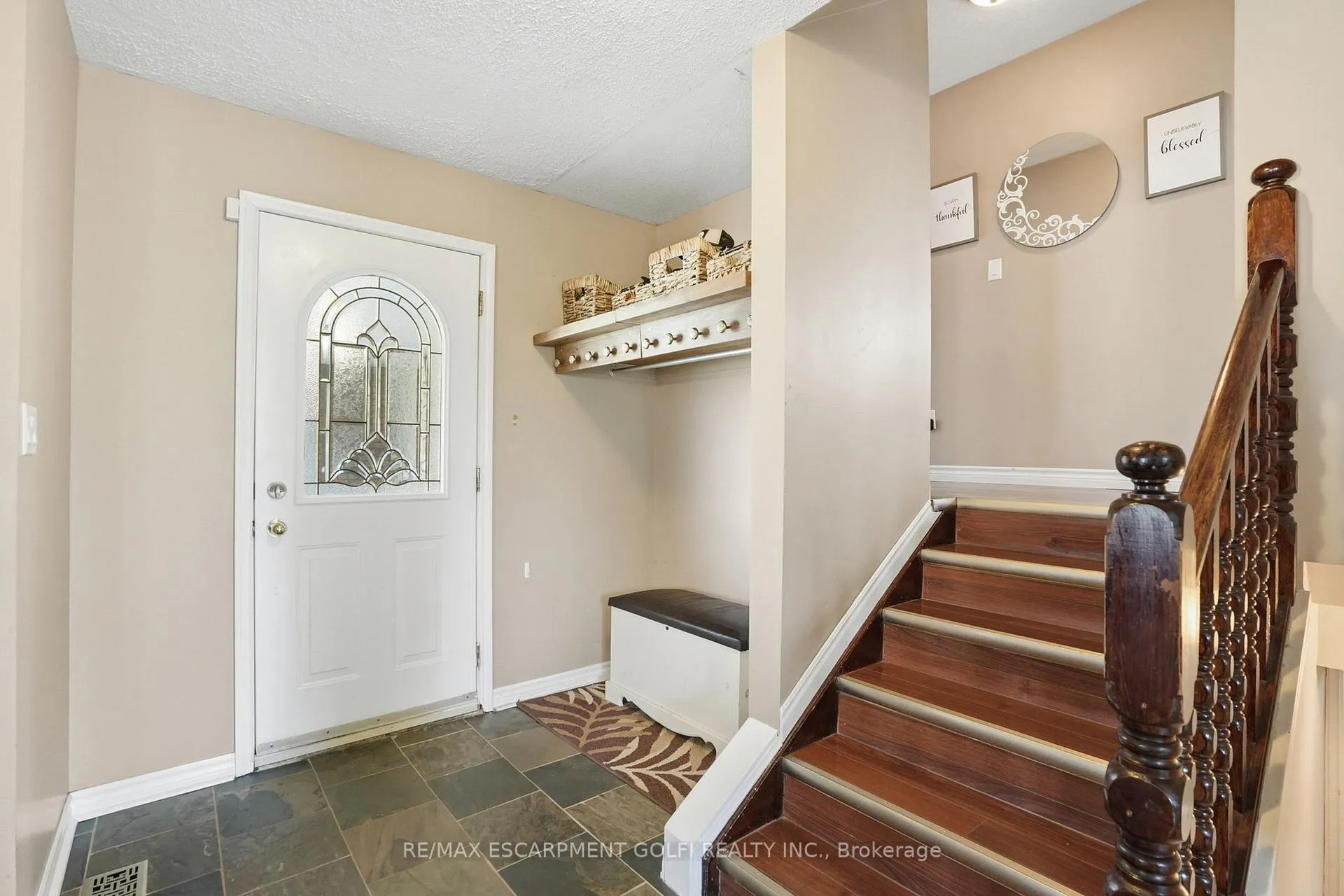 Photo 5 of 2 Loring Crescent, Hamilton, Stoney Creek — HOMEH