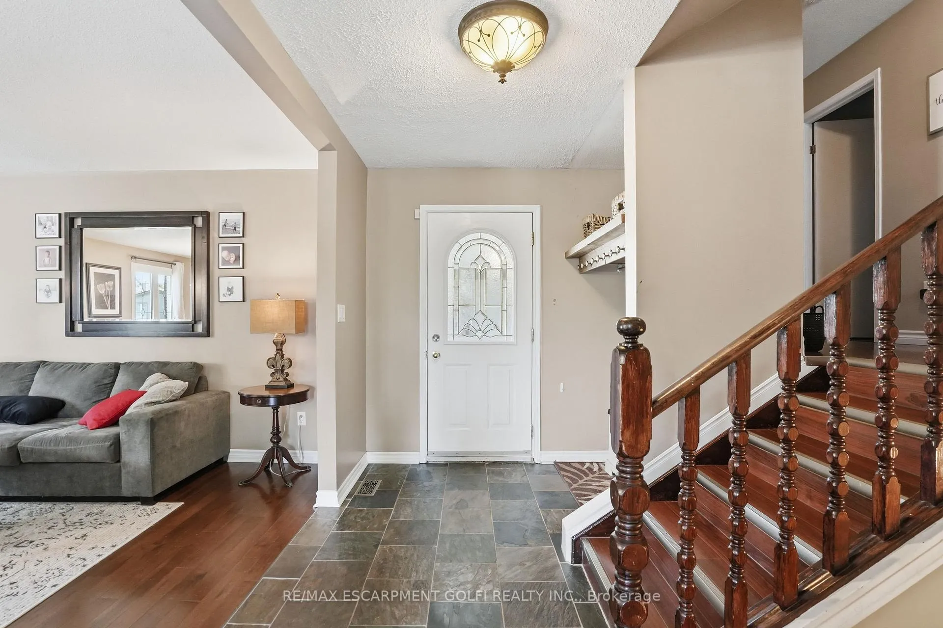 Photo 7 of 2 Loring Crescent, Hamilton, Stoney Creek — HOMEH