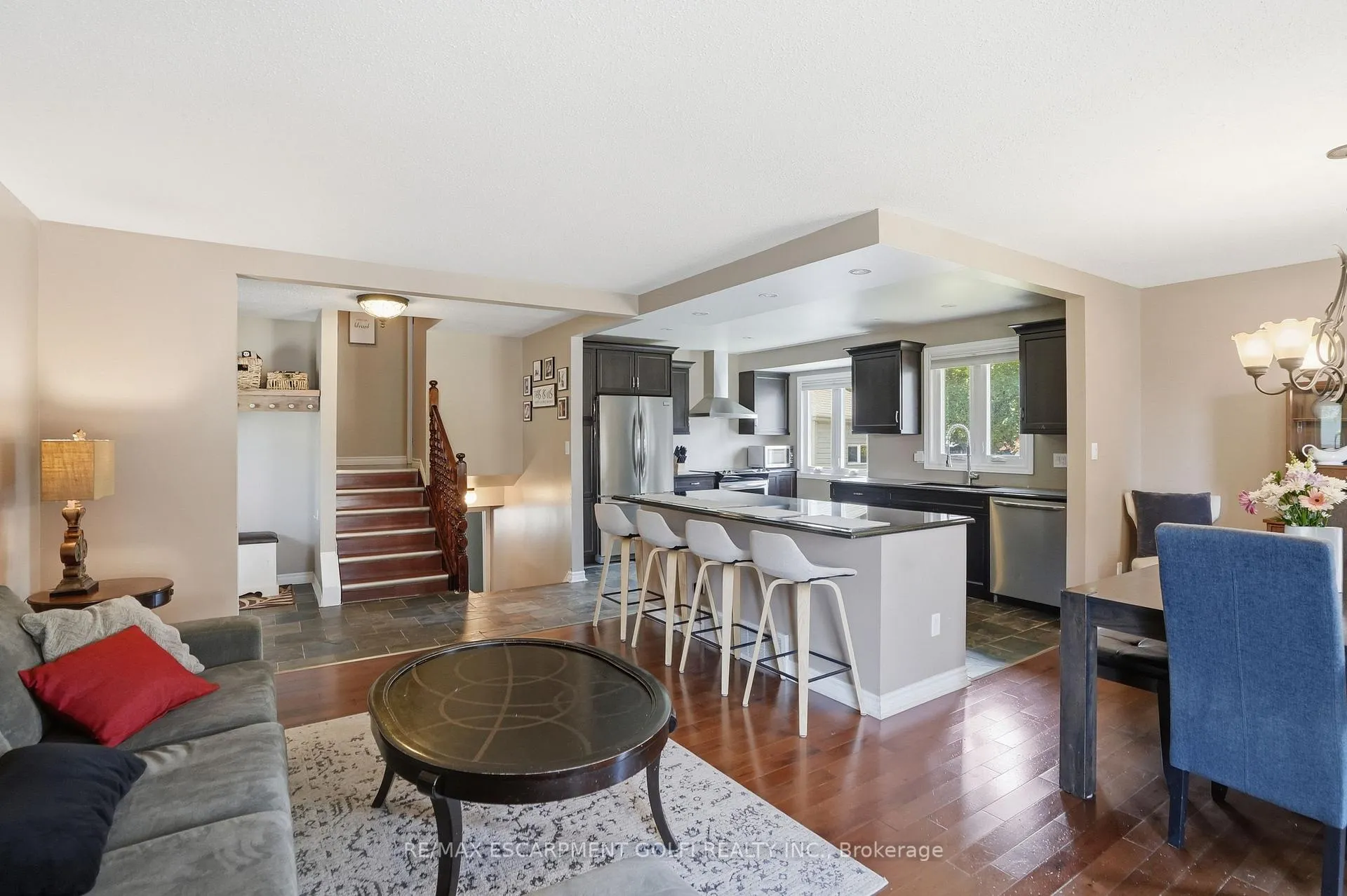 Photo 10 of 2 Loring Crescent, Hamilton, Stoney Creek — HOMEH