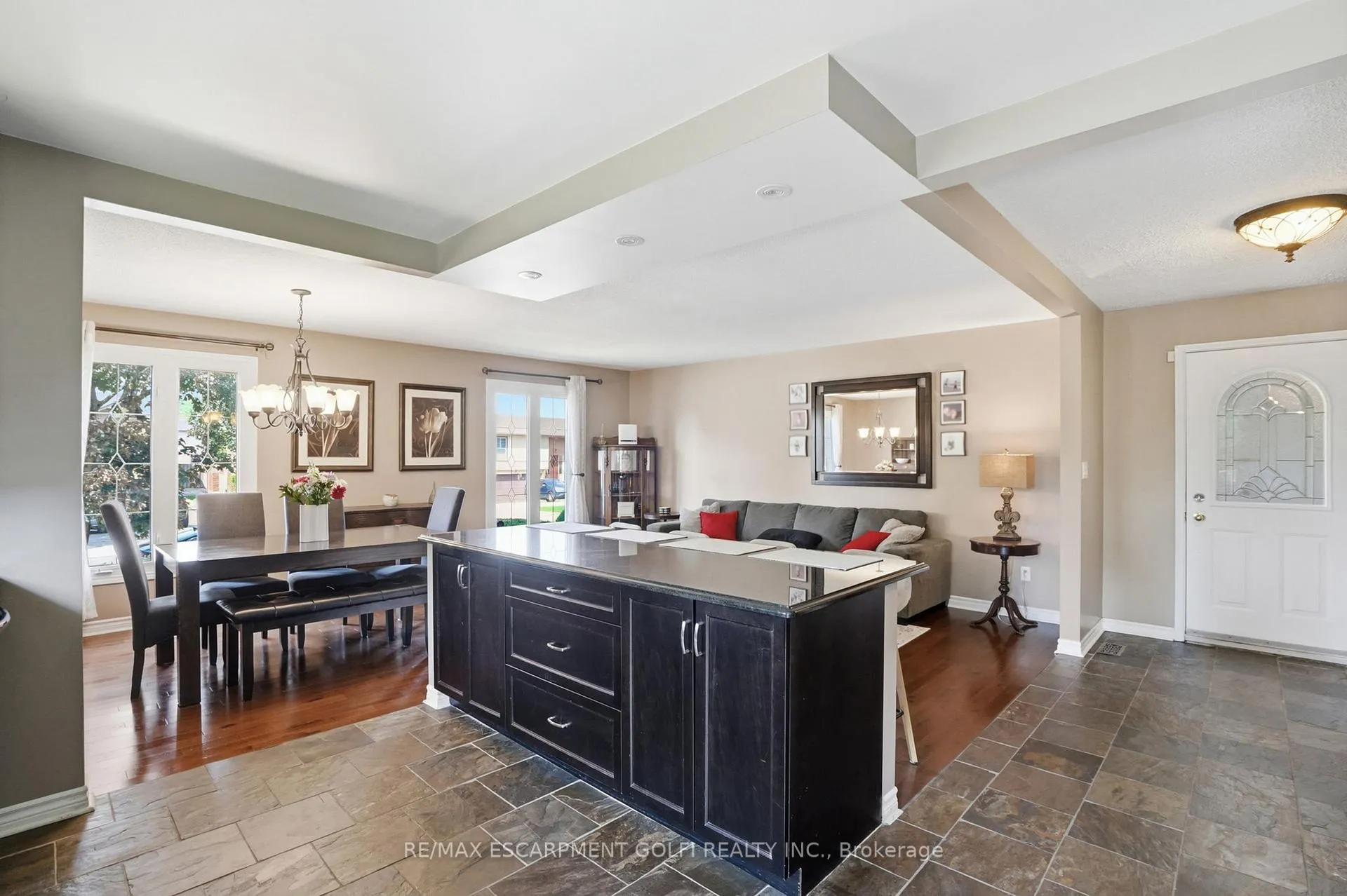 Photo 14 of 2 Loring Crescent, Hamilton, Stoney Creek — HOMEH