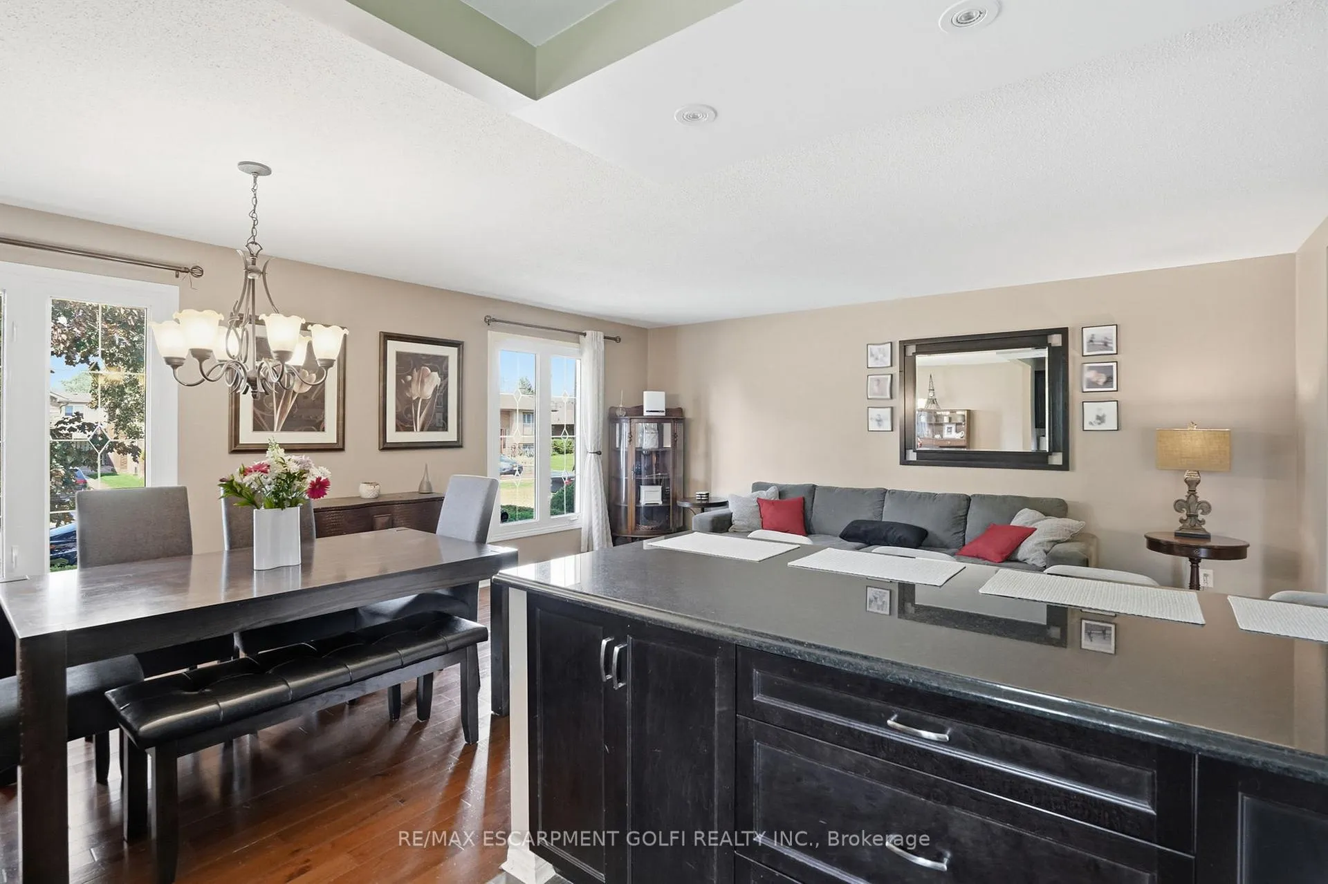 Photo 15 of 2 Loring Crescent, Hamilton, Stoney Creek — HOMEH