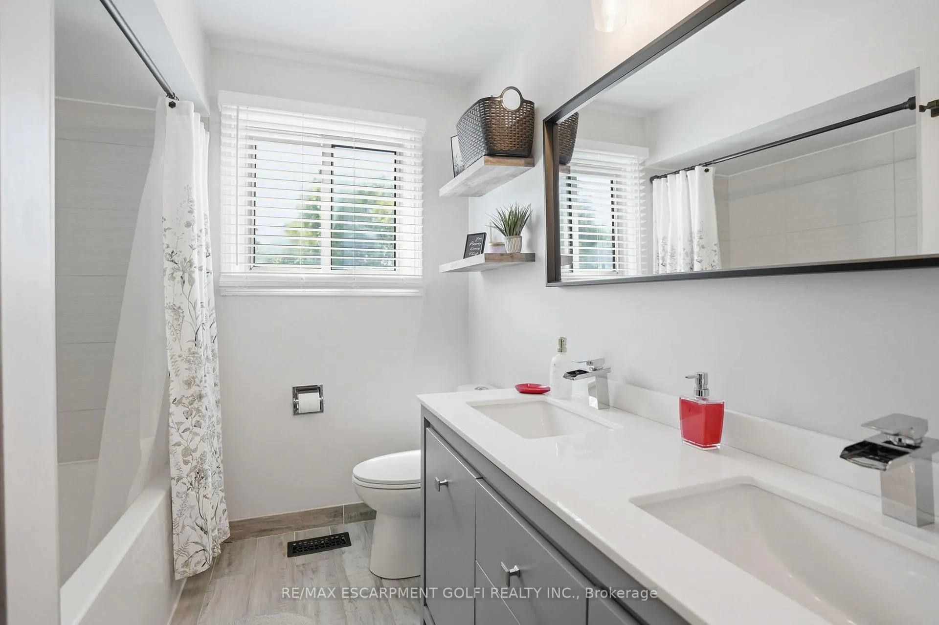 Photo 26 of 2 Loring Crescent, Hamilton, Stoney Creek — HOMEH
