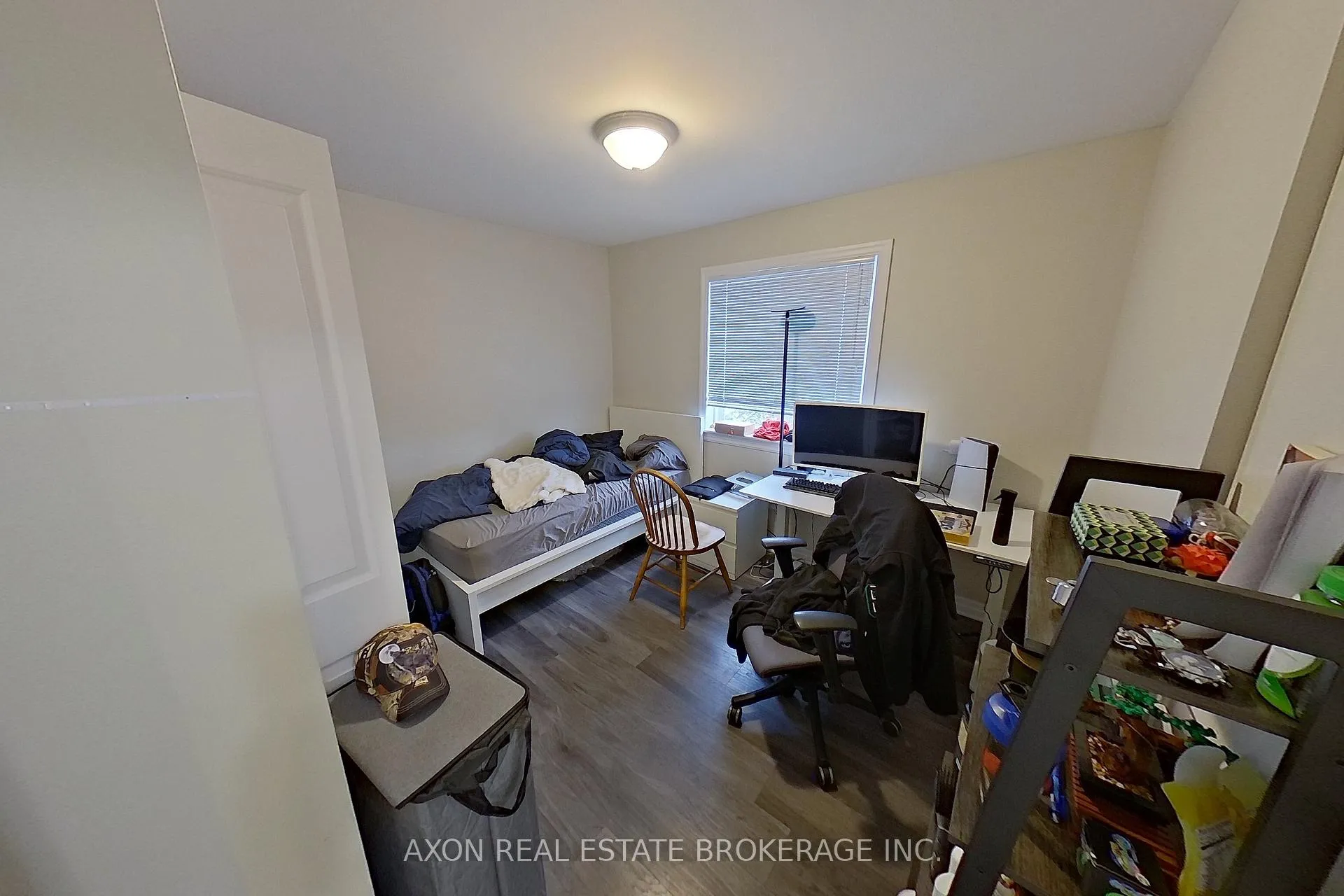Photo 17 of 41 Linton Street, Kingston, East of Sir John A. Blvd — HOMEH