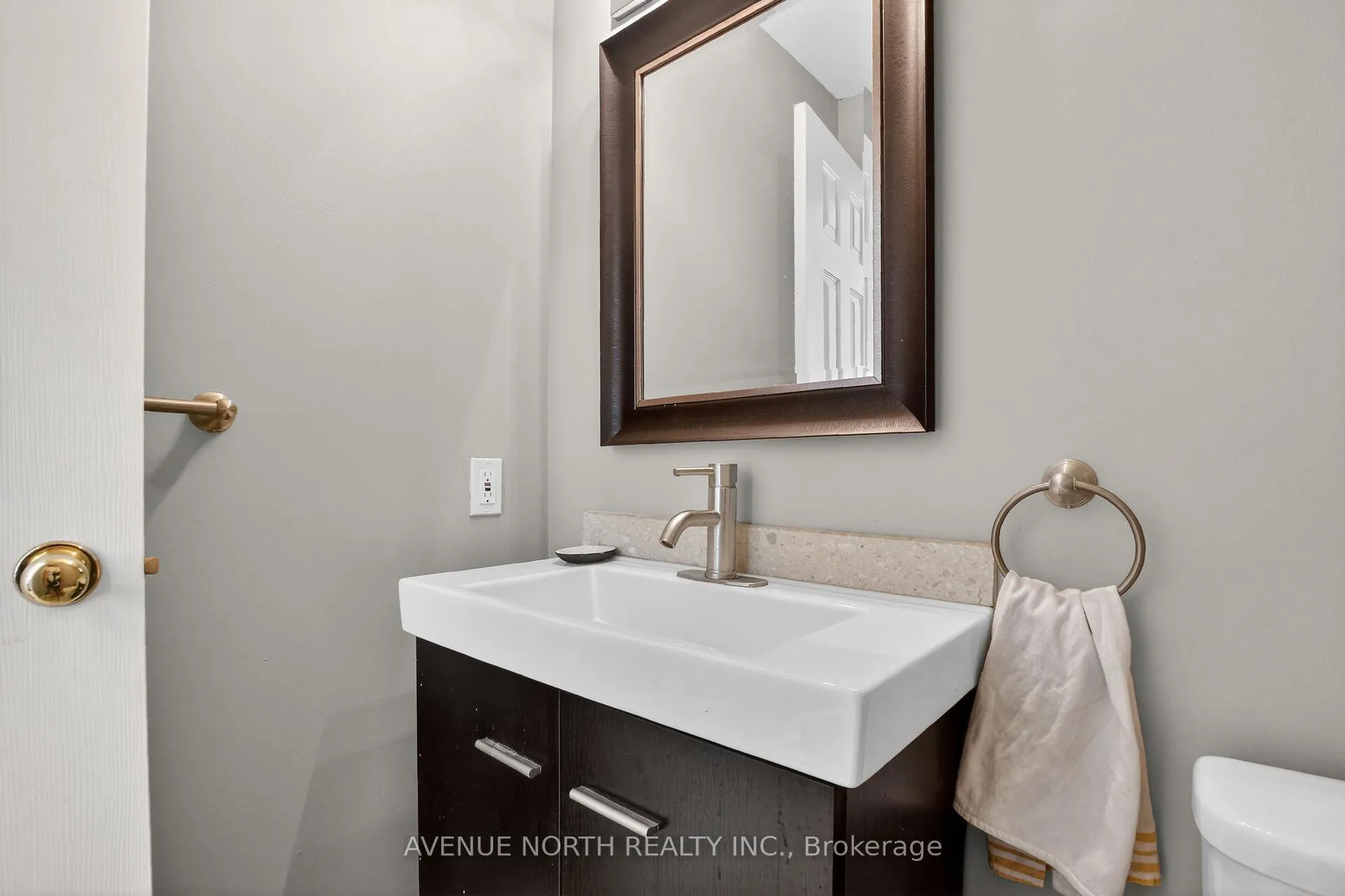 Photo 4 of 18 Castlemore Street, Ottawa, Barrhaven East — HOMEH