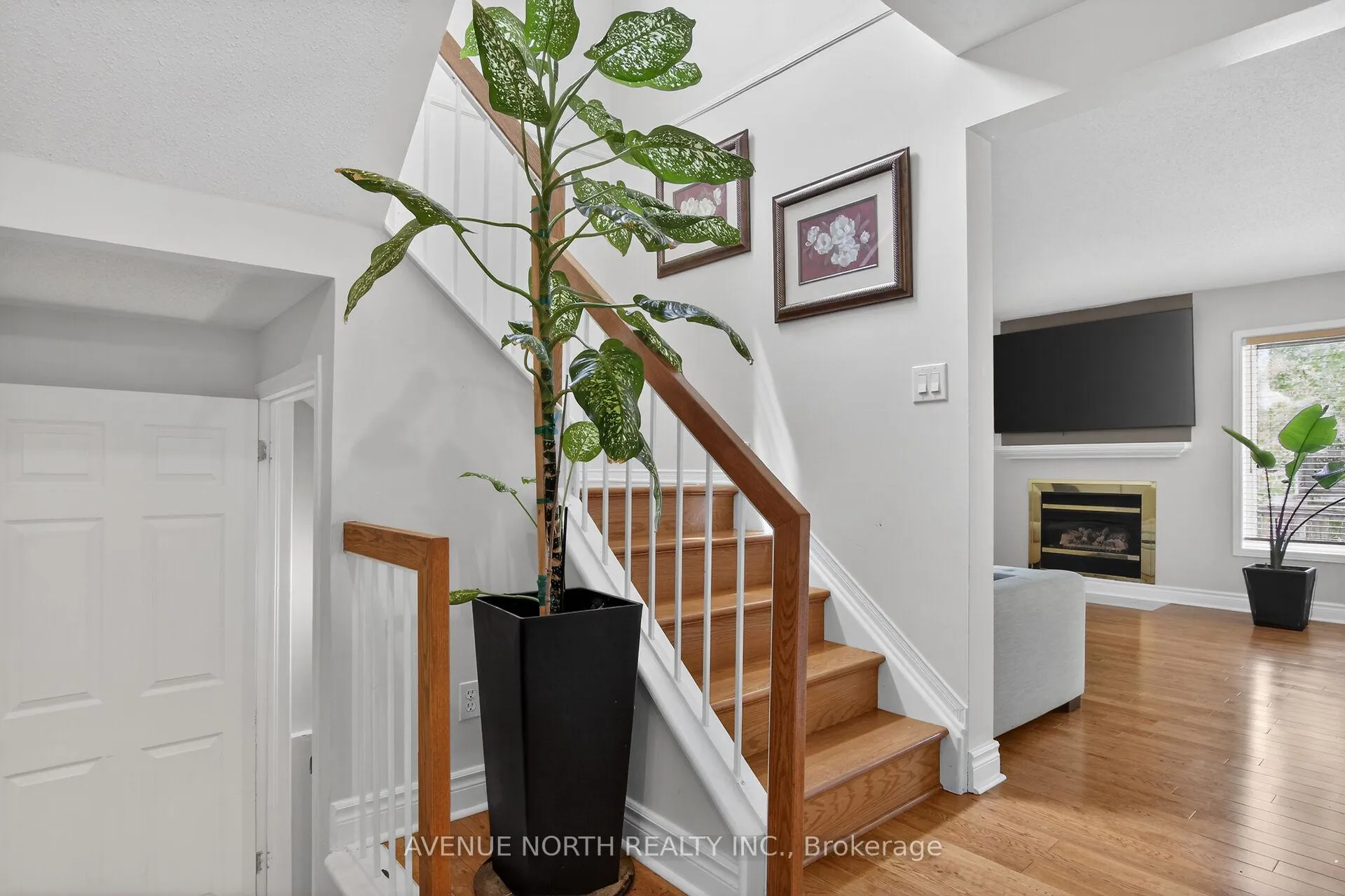 Photo 10 of 18 Castlemore Street, Ottawa, Barrhaven East — HOMEH