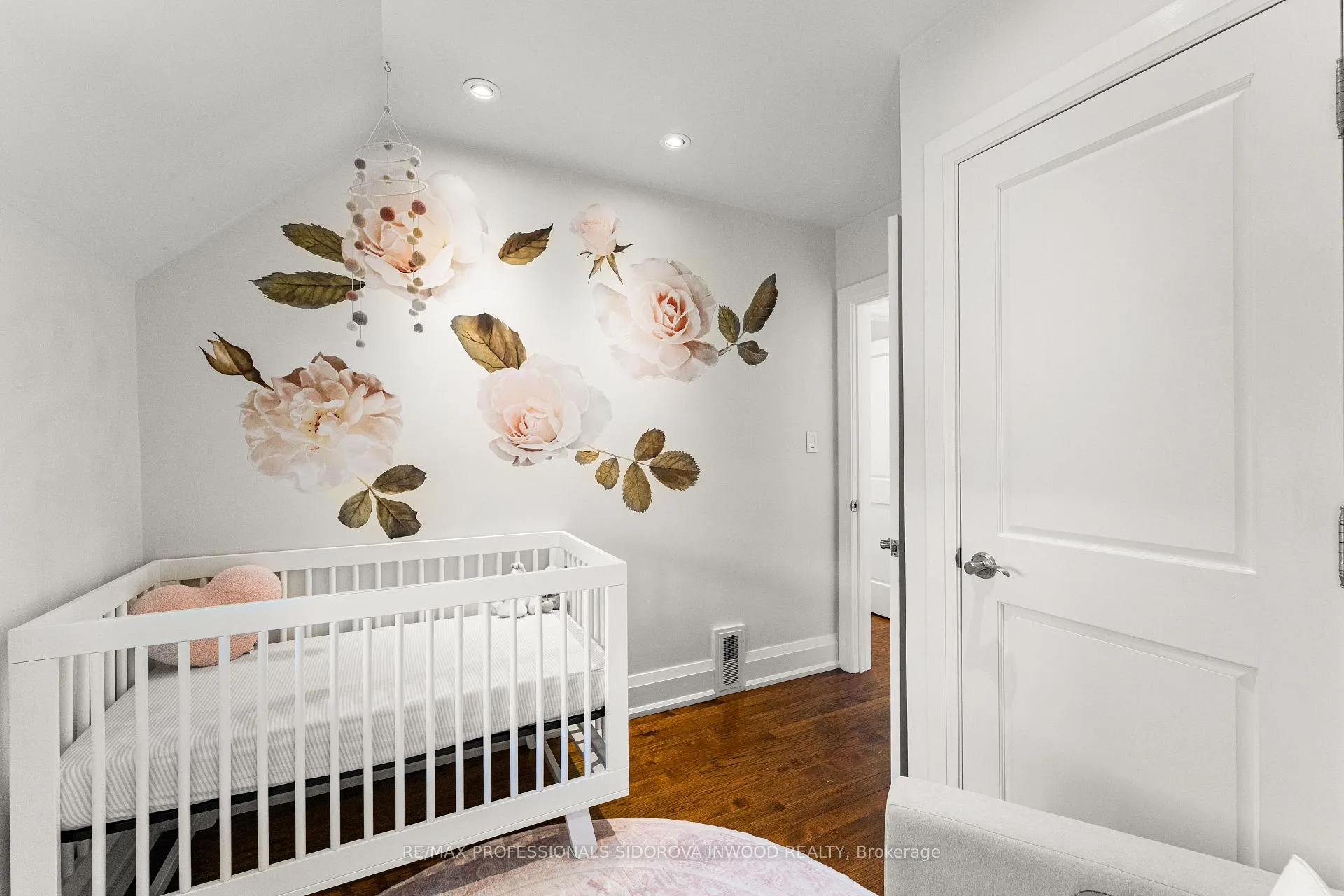 Photo 25 of 17 Lincoln Avenue, Toronto, Runnymede-Bloor West Village — HOMEH