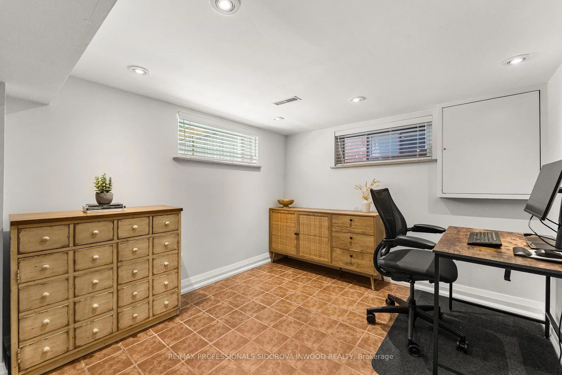 Photo 37 of 17 Lincoln Avenue, Toronto, Runnymede-Bloor West Village — HOMEH