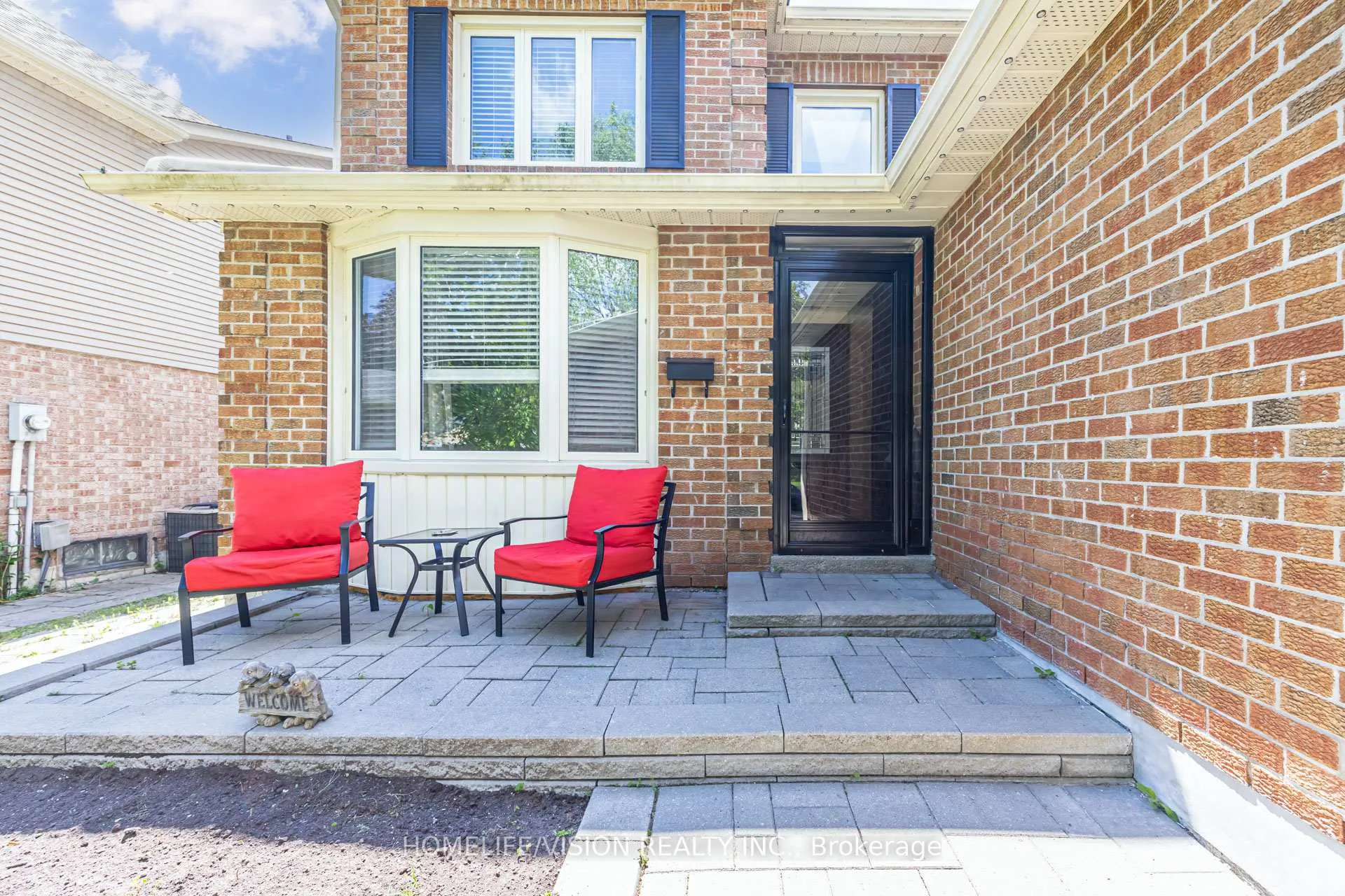 Photo 3 of 1206 Fieldstone Circle, Pickering, Liverpool — HOMEH