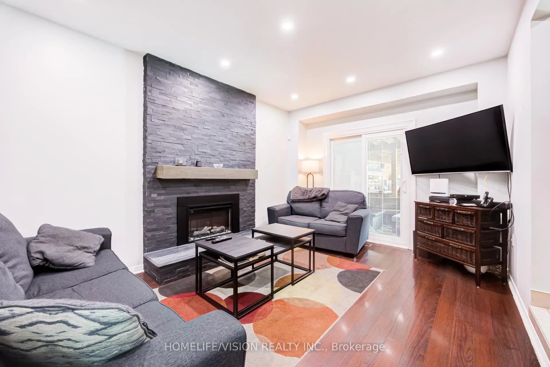 Photo 16 of 1206 Fieldstone Circle, Pickering, Liverpool — HOMEH