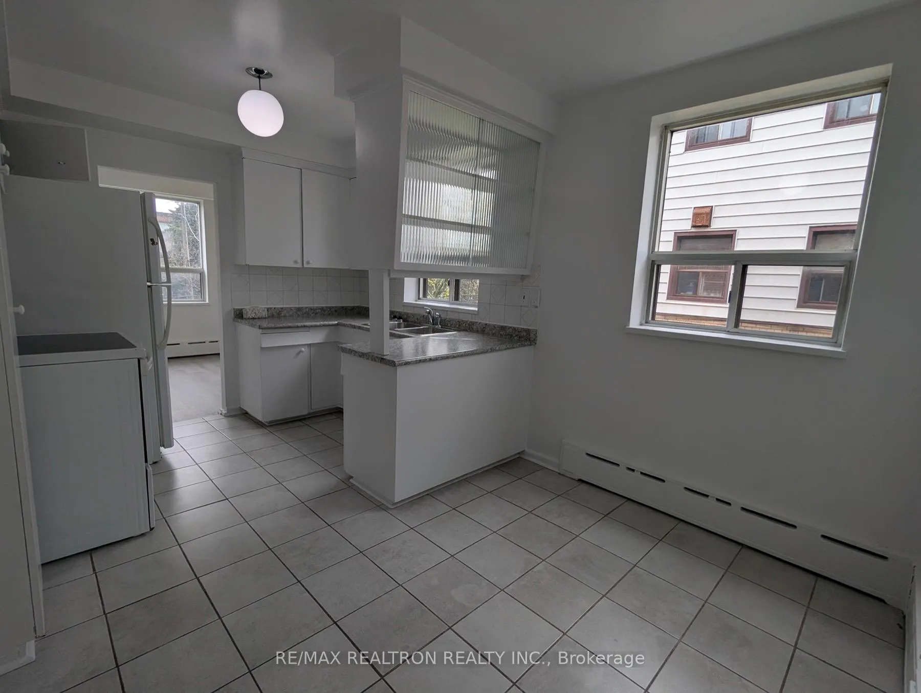 Photo 4 of Unit 4, 40 Meadowbrook Road, Toronto, Englemount-Lawrence — HOMEH
