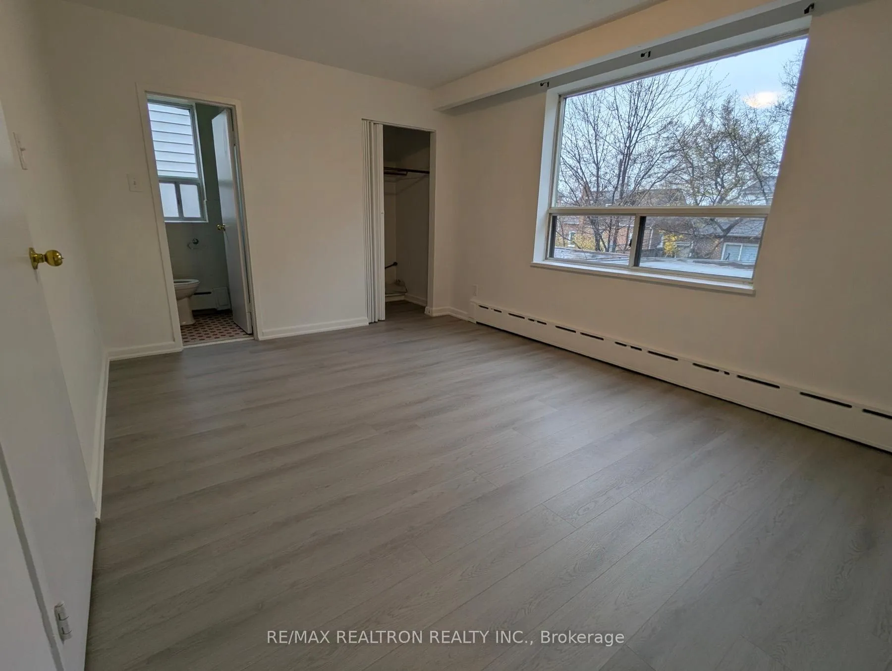Photo 6 of Unit 4, 40 Meadowbrook Road, Toronto, Englemount-Lawrence — HOMEH