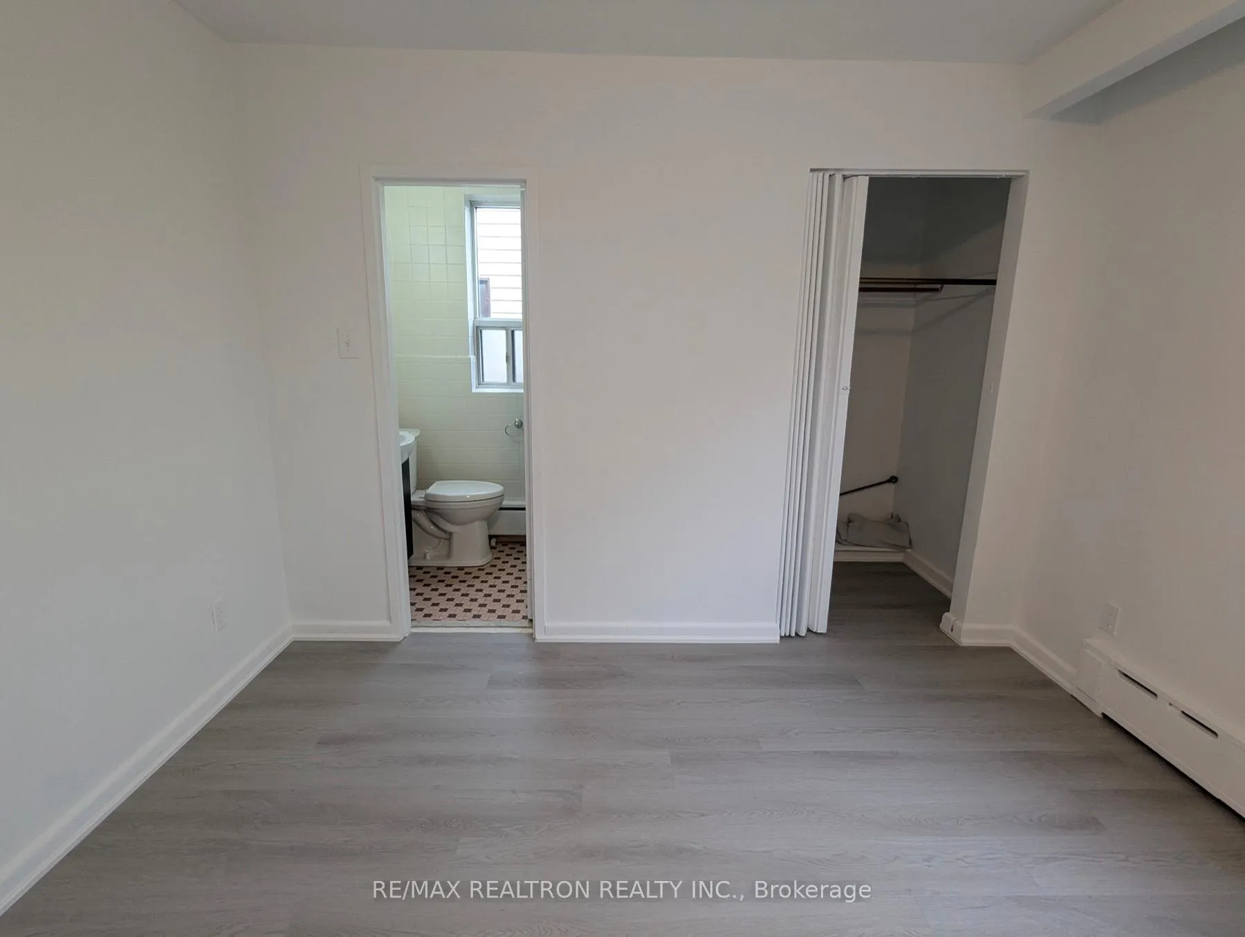 Photo 7 of Unit 4, 40 Meadowbrook Road, Toronto, Englemount-Lawrence — HOMEH