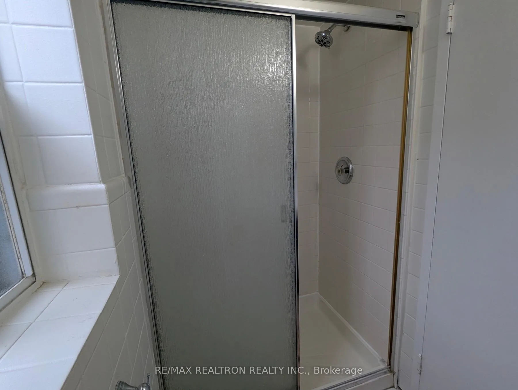 Photo 9 of Unit 4, 40 Meadowbrook Road, Toronto, Englemount-Lawrence — HOMEH
