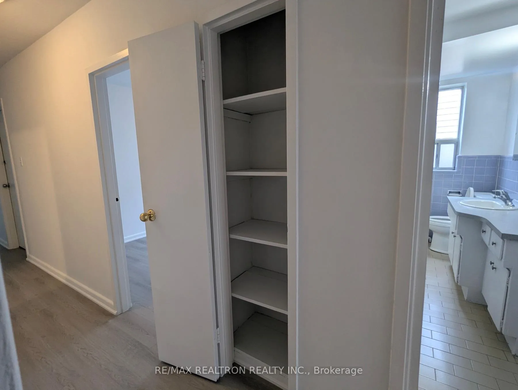 Photo 19 of Unit 4, 40 Meadowbrook Road, Toronto, Englemount-Lawrence — HOMEH