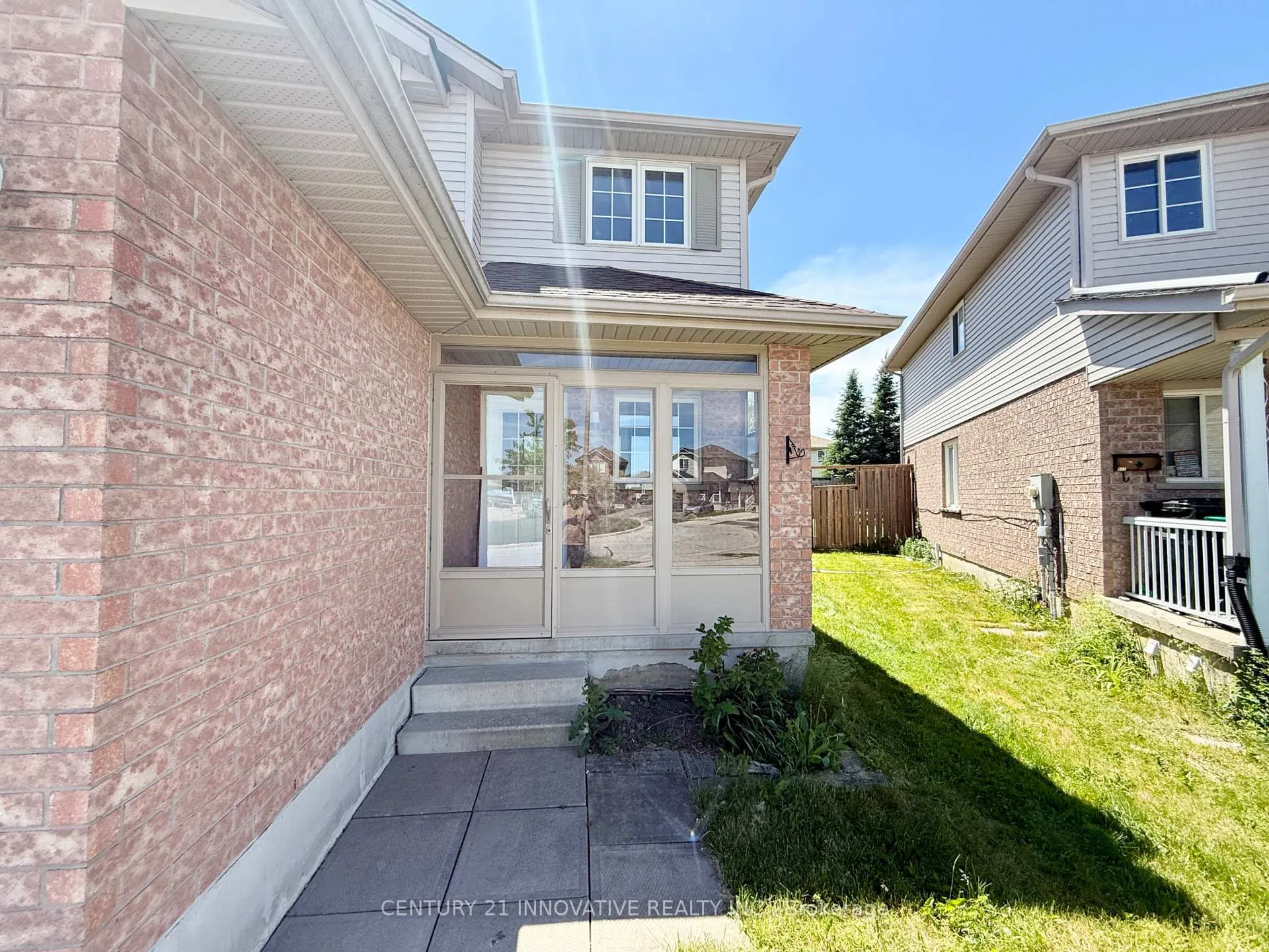 Photo 2 of 913 Windflower Place, Kitchener — HOMEH