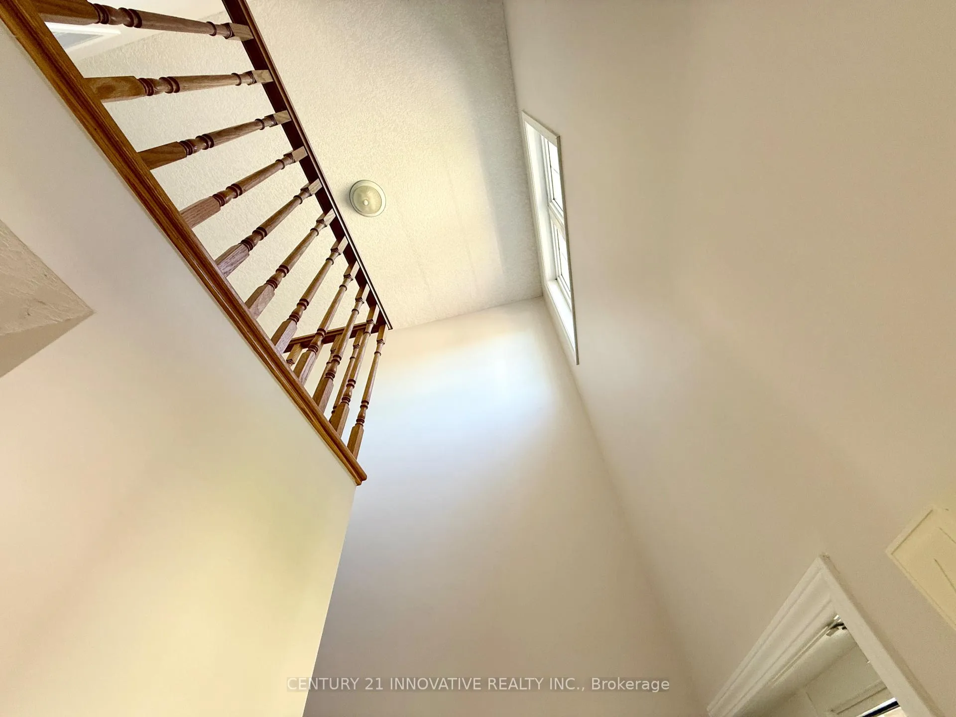 Photo 4 of 913 Windflower Place, Kitchener — HOMEH