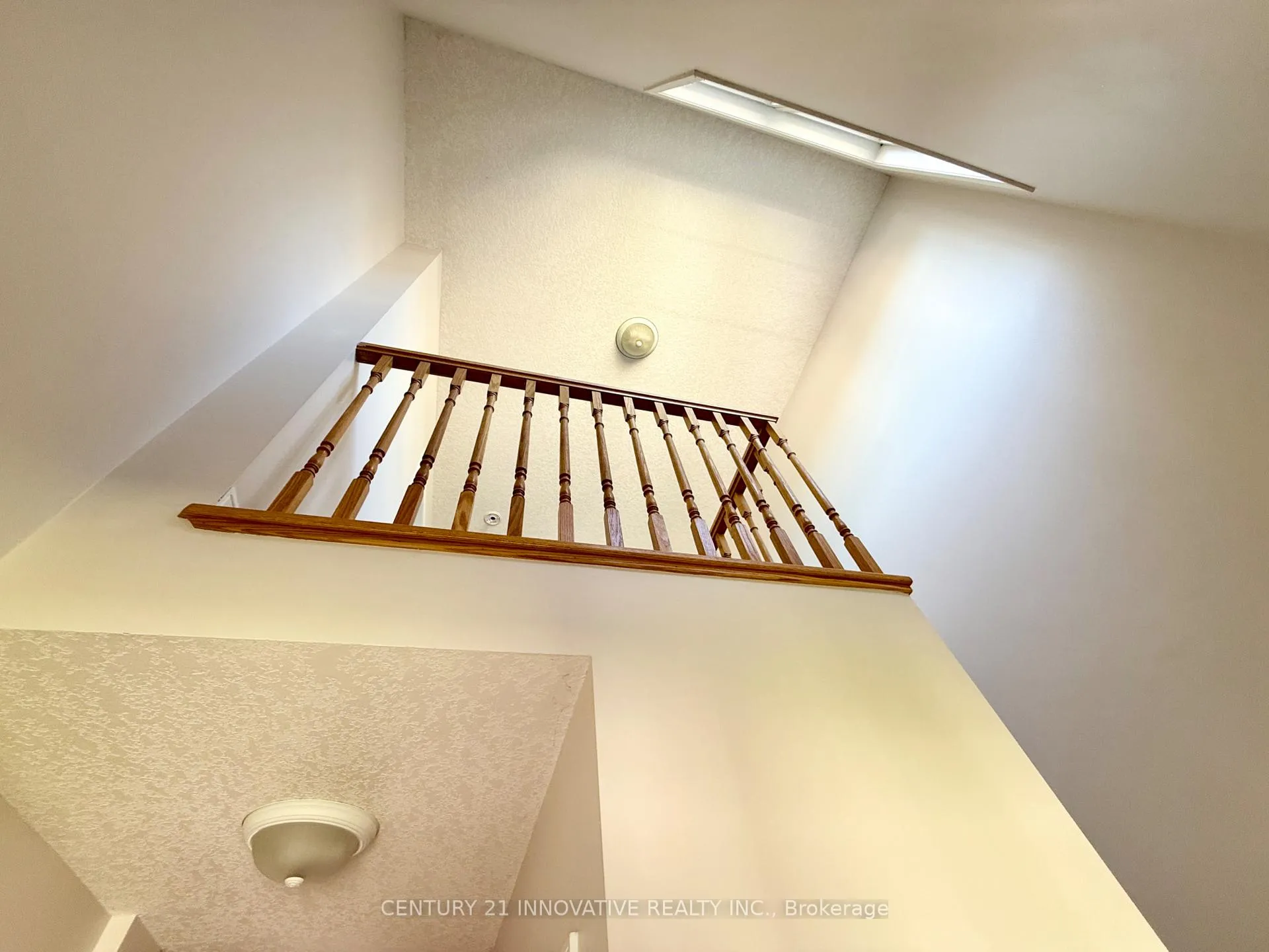 Photo 5 of 913 Windflower Place, Kitchener — HOMEH