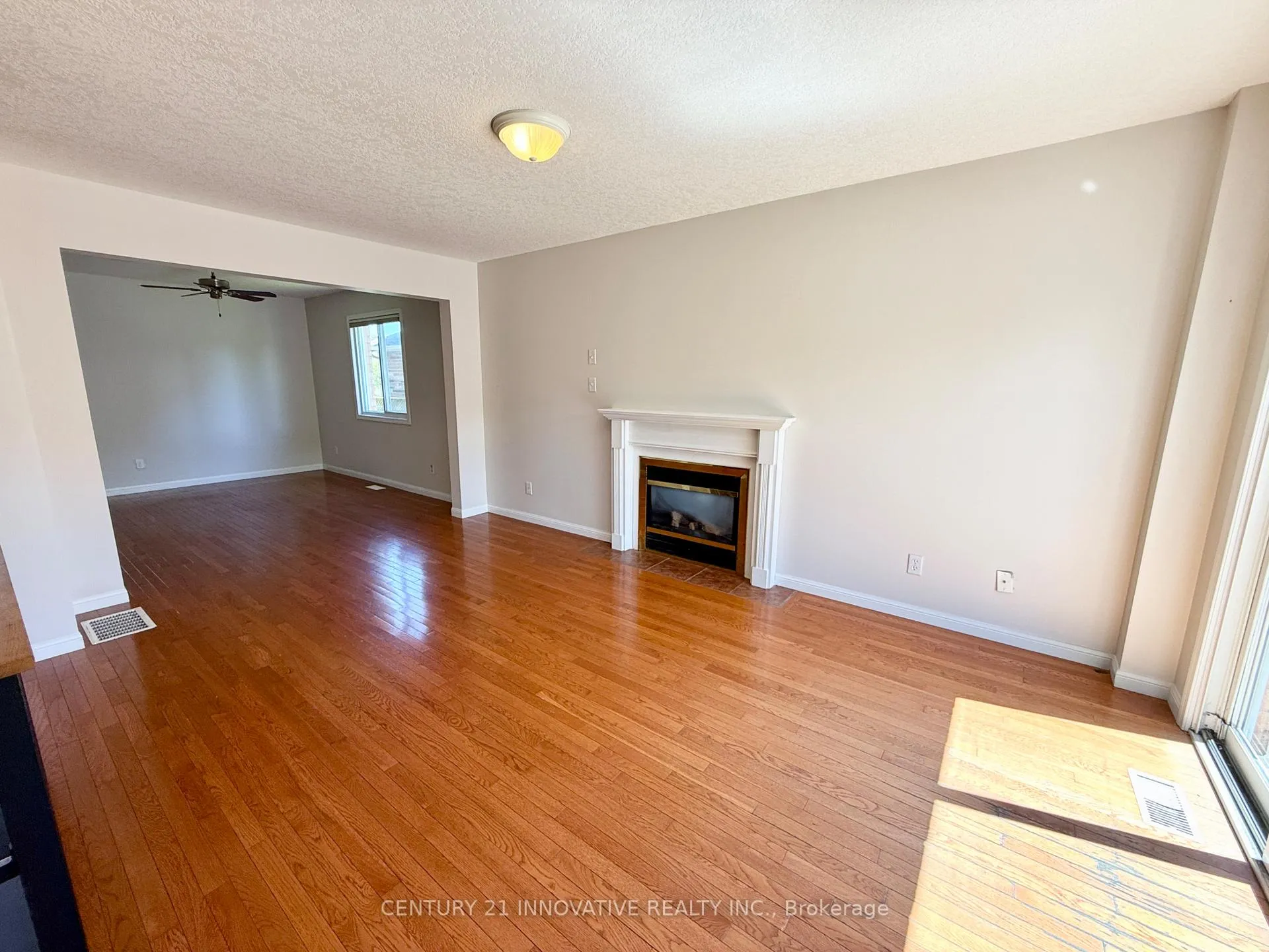 Photo 8 of 913 Windflower Place, Kitchener — HOMEH