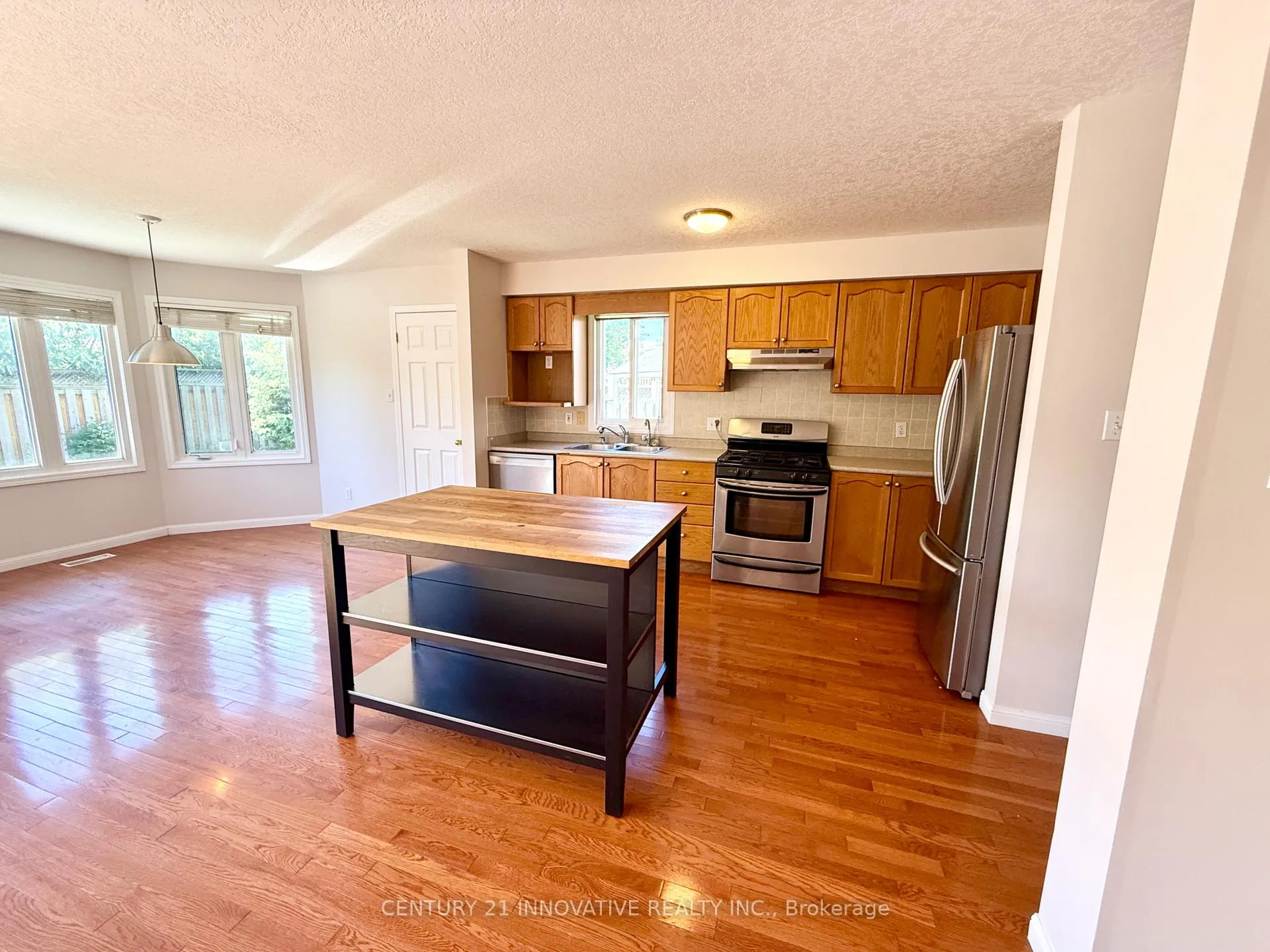 Photo 10 of 913 Windflower Place, Kitchener — HOMEH