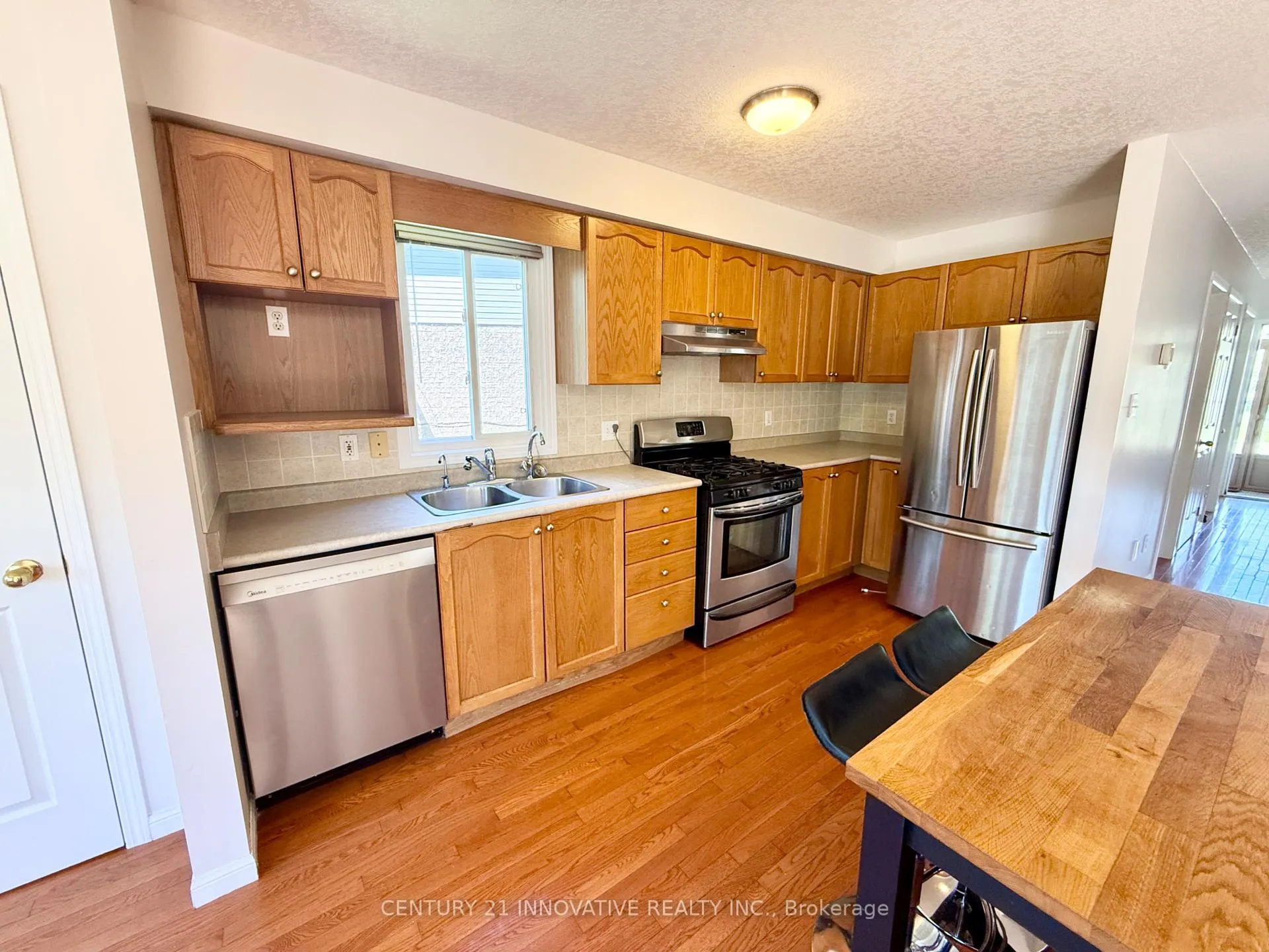Photo 11 of 913 Windflower Place, Kitchener — HOMEH
