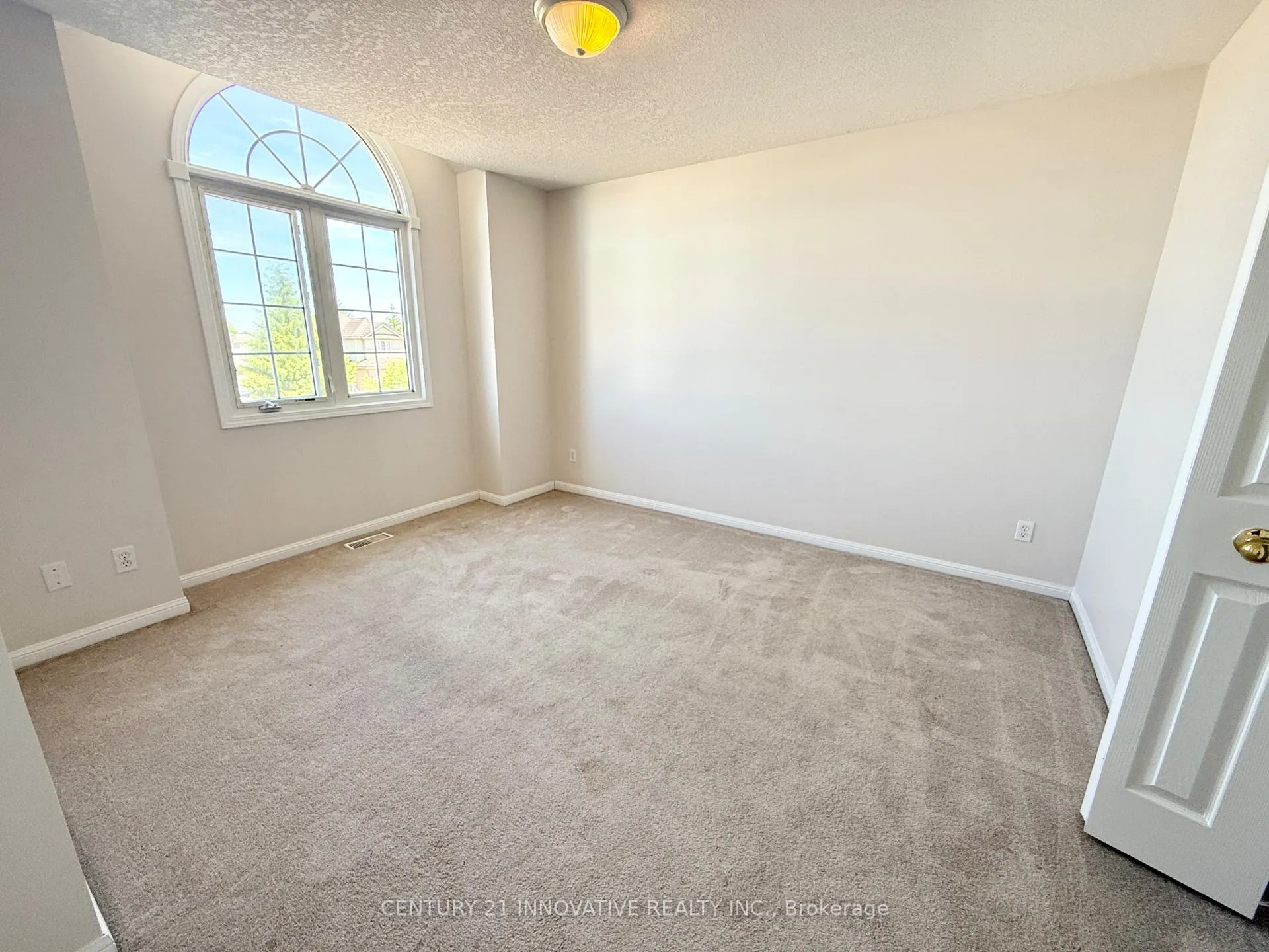 Photo 14 of 913 Windflower Place, Kitchener — HOMEH