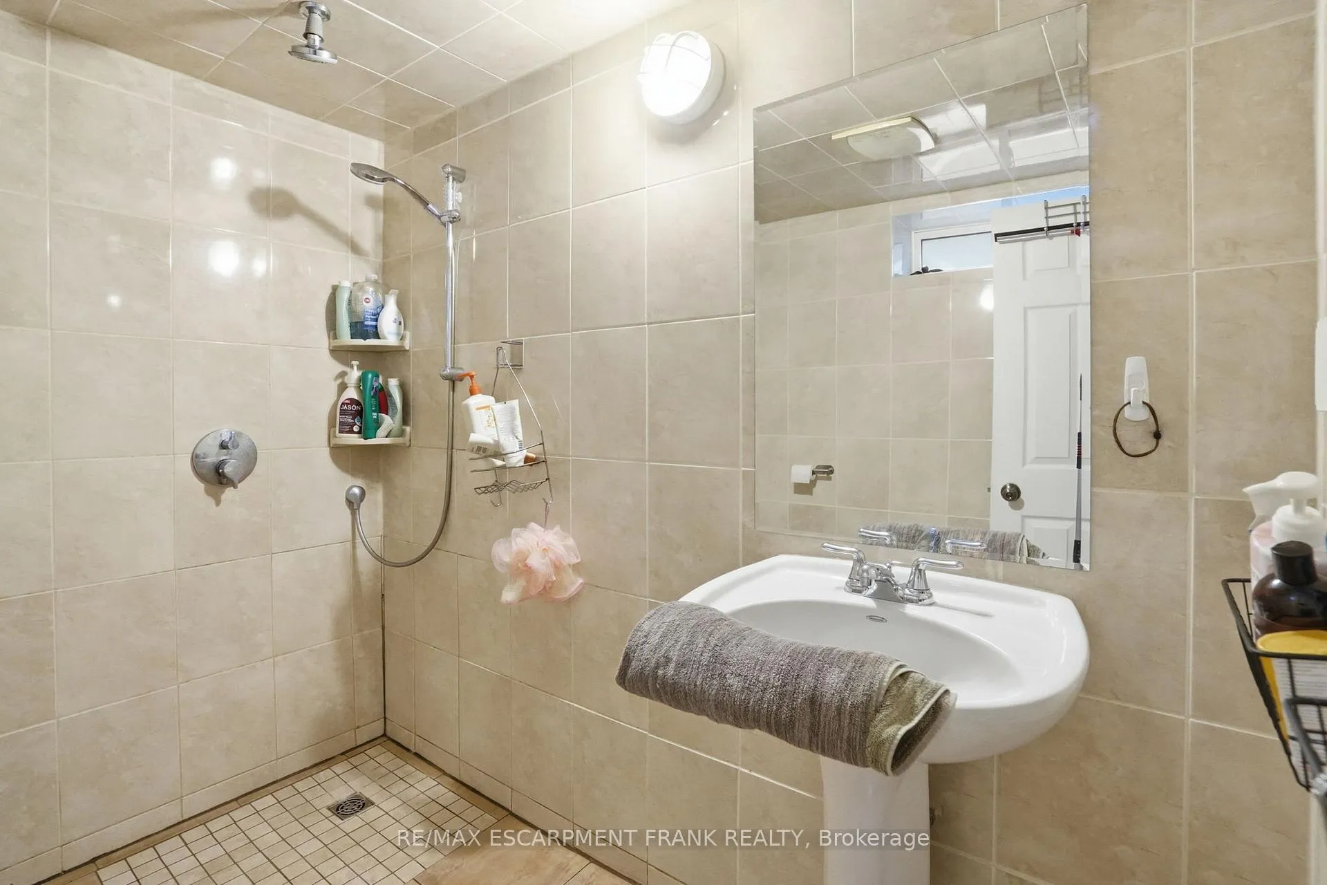 Photo 34 of 44 San Paulo Drive, Hamilton, Mountview — HOMEH
