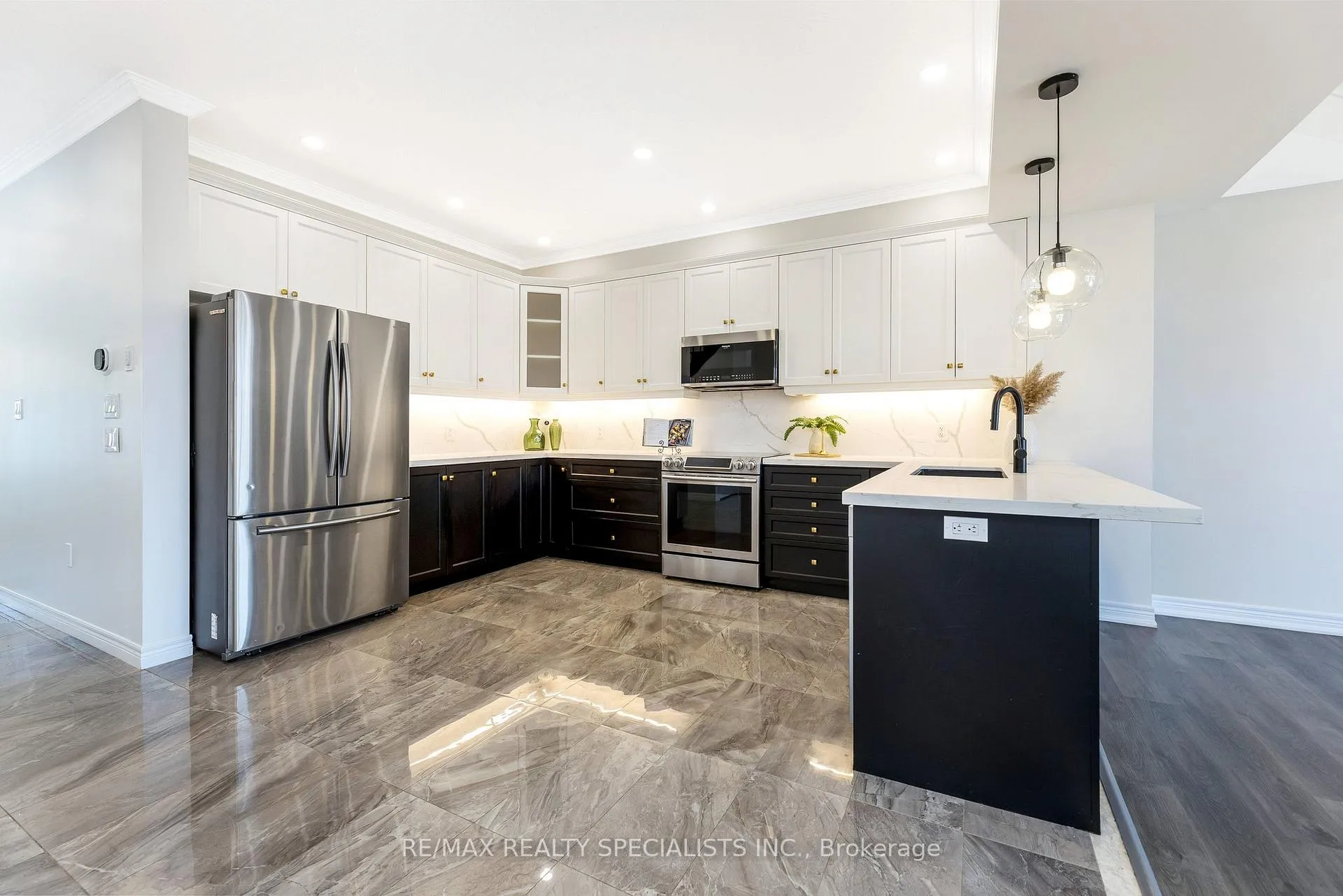 Photo 10 of 39 Fairgrounds Drive, Hamilton, Binbrook — HOMEH